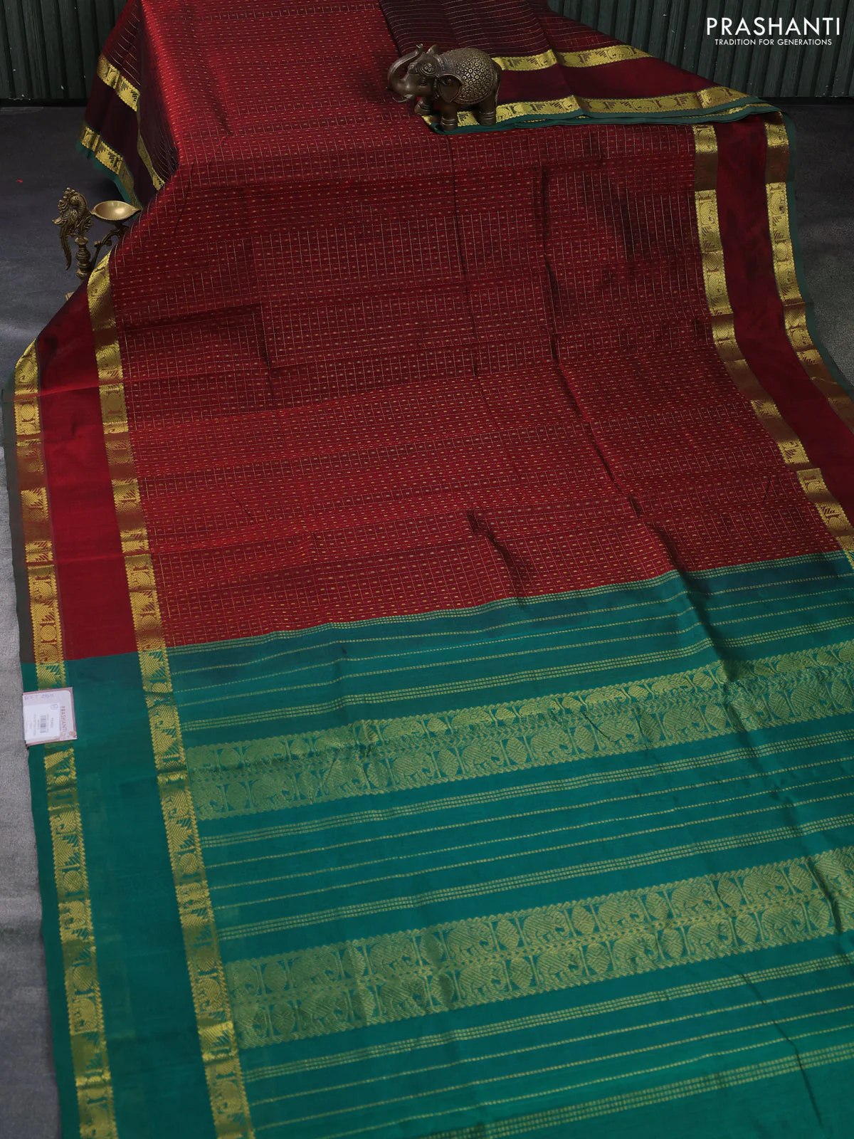 Silk cotton saree deep maroon and green with allover lakshadeepam pattern and rettapet zari woven border - Image 2