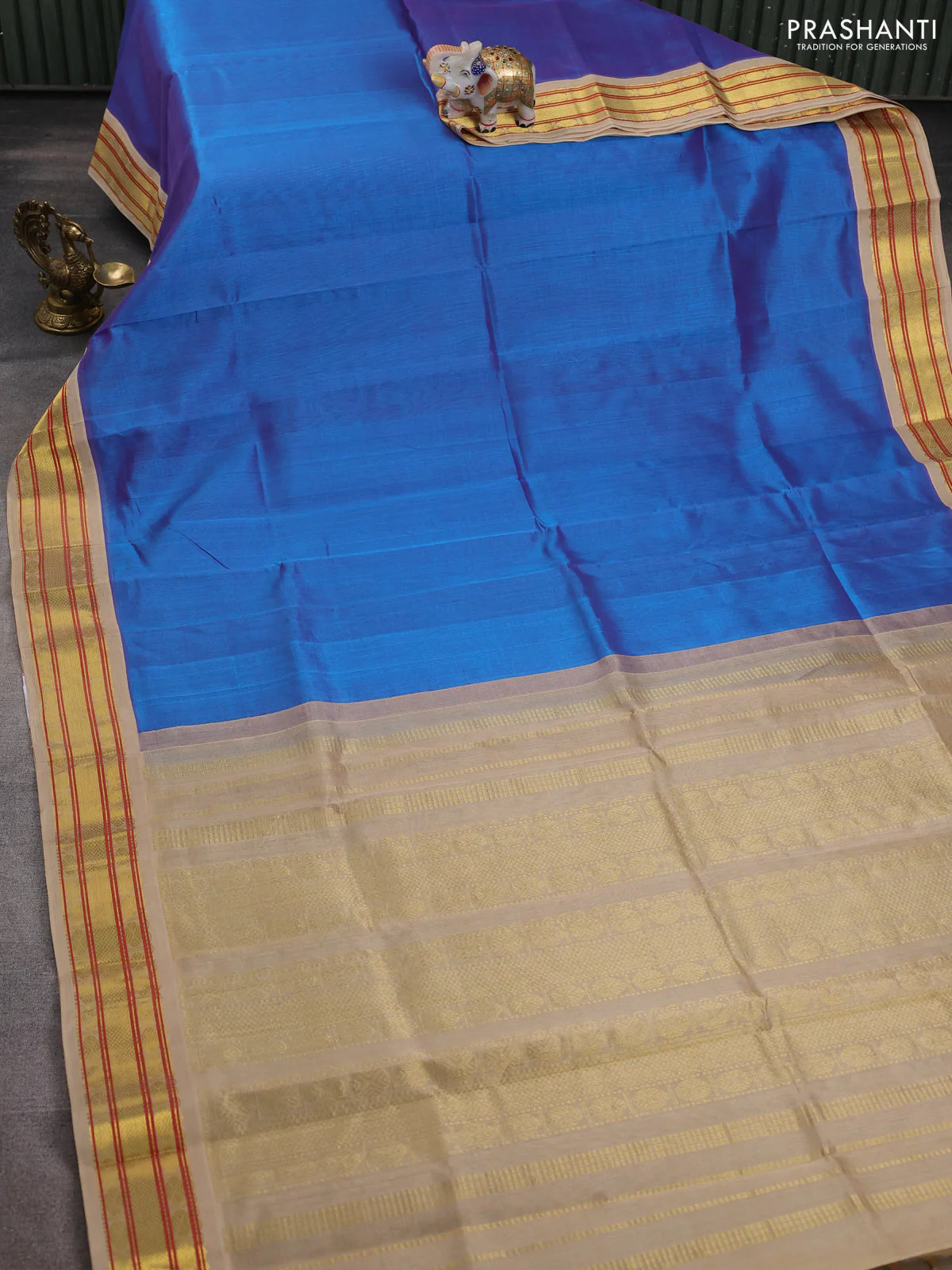 Silk cotton saree dual shade of blue and beige with plain body and zari woven korvai border - Image 2