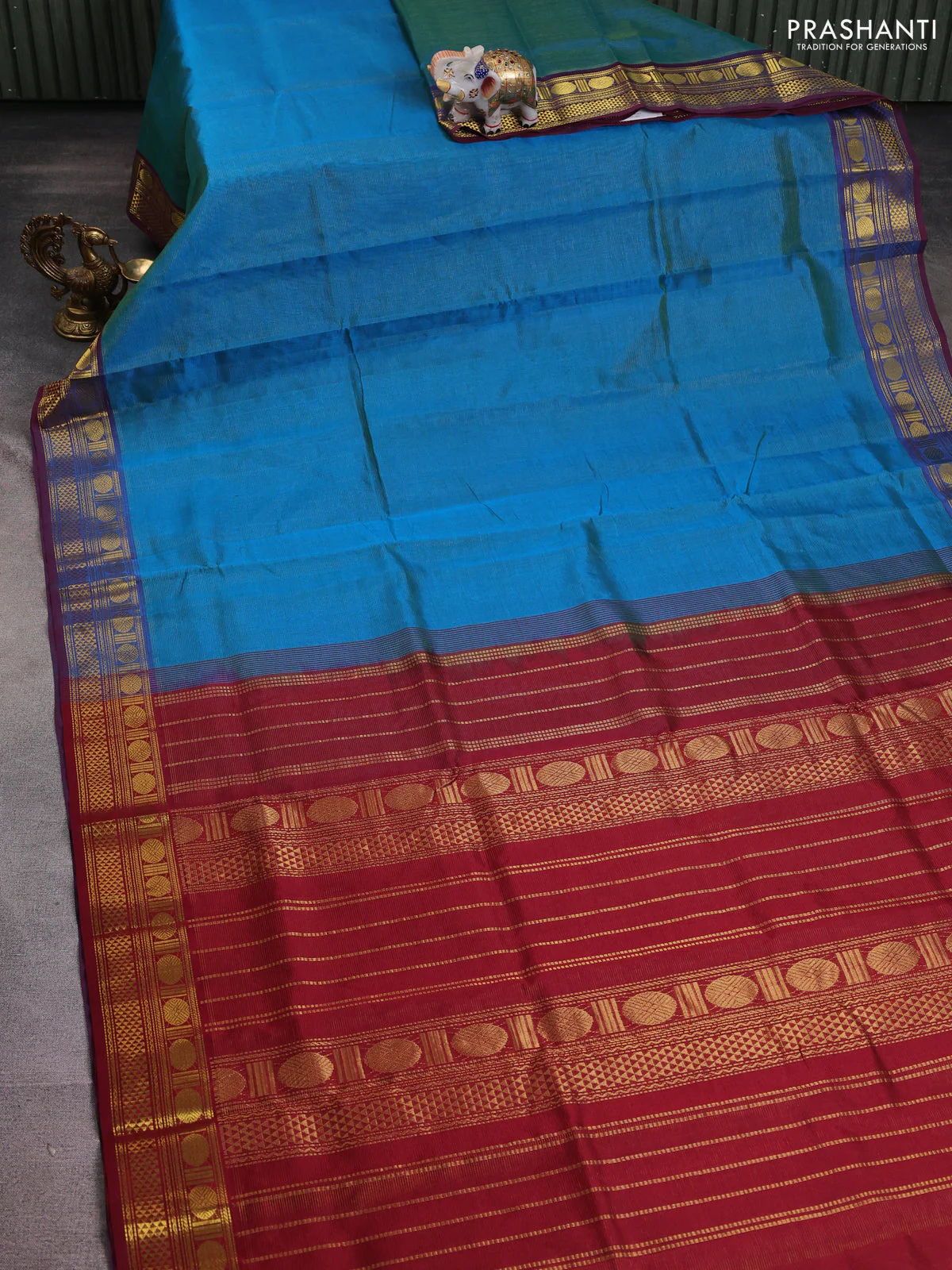 Silk cotton saree dual shade of blue and maroon with allover vairosi pattern and zari woven border - Image 2