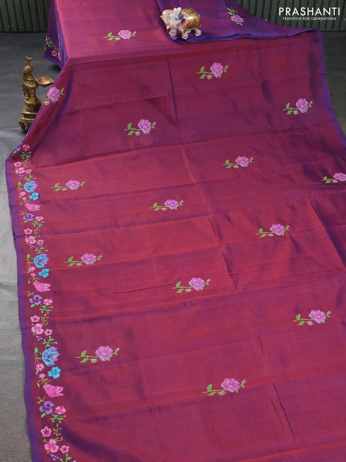 Silk cotton saree dual shade of bluish maroon with embroidery buttas and embroidery work border - Image 2