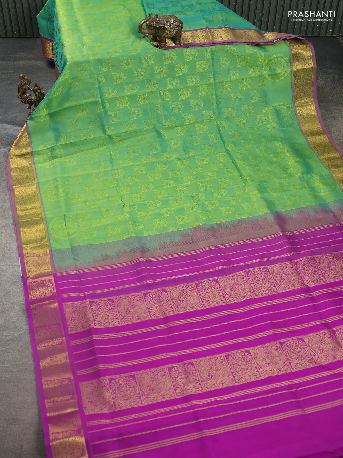 Silk cotton saree dual shade of green and magenta pink with allover self emboss jacquard and annam zari woven border - Image 2