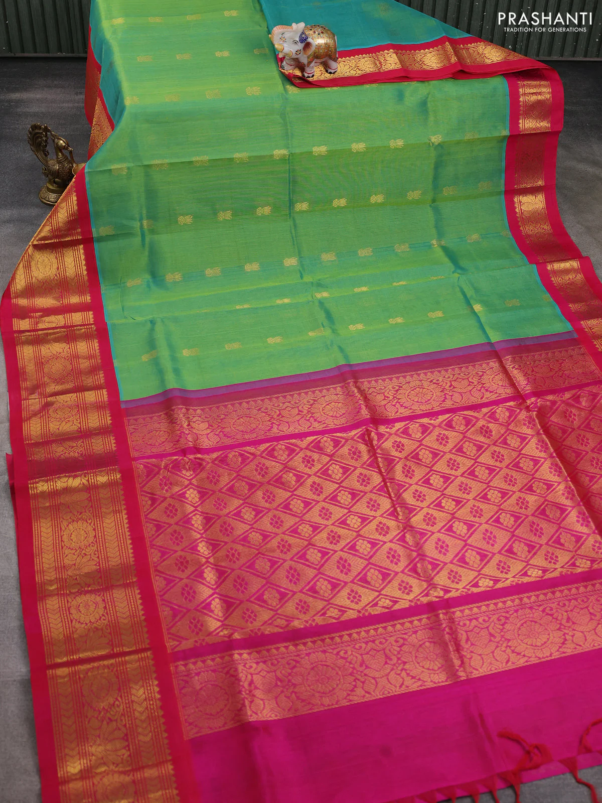 Silk cotton saree dual shade of green and pink with zari woven buttas and long zari woven korvai border - Image 2