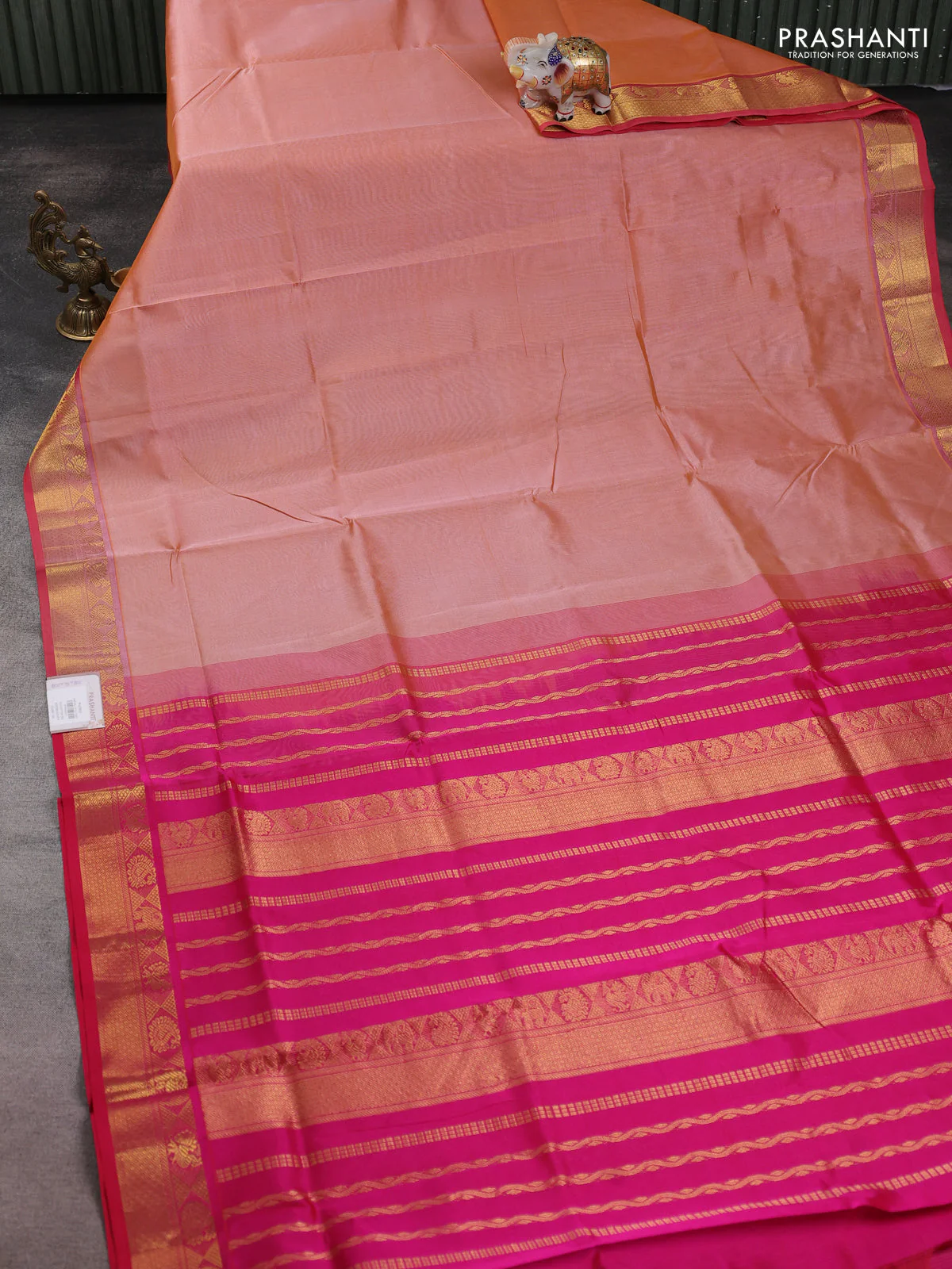 Silk cotton saree dual shade of peach orange and pink with plain body and zari woven border - Image 2