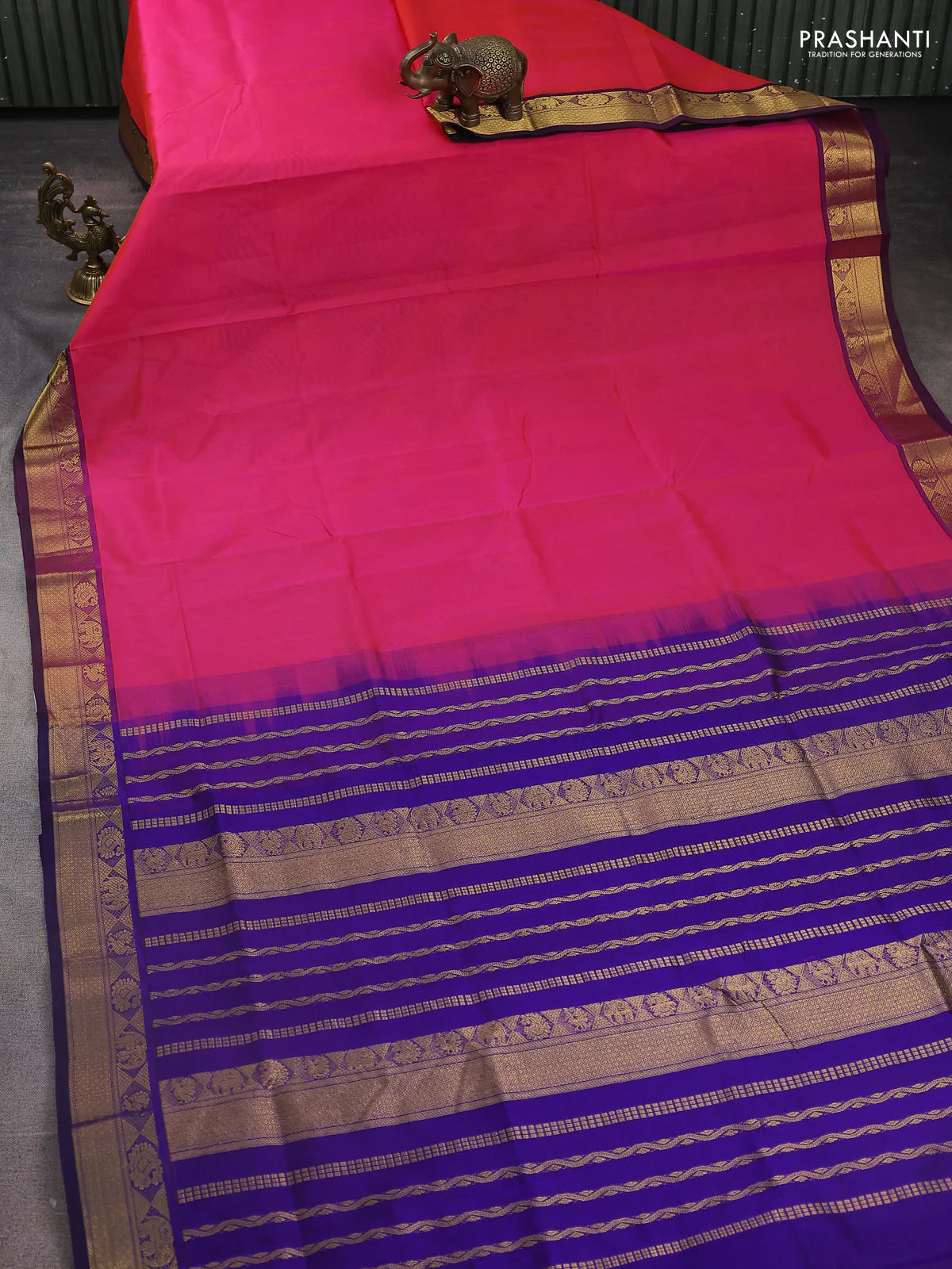 Silk Cotton saree dual shade of pink and blue with plain body and zari woven border - Image 2