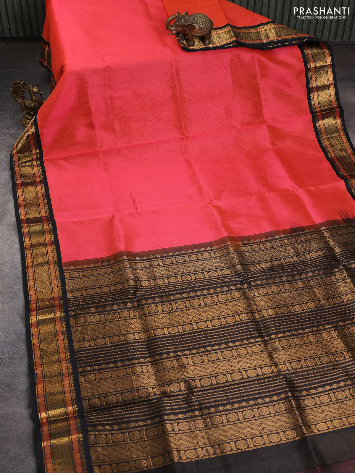 Silk cotton saree dual shade of pinkish orange and black with allover vairaosi pattern and zari woven korvai border - Image 2
