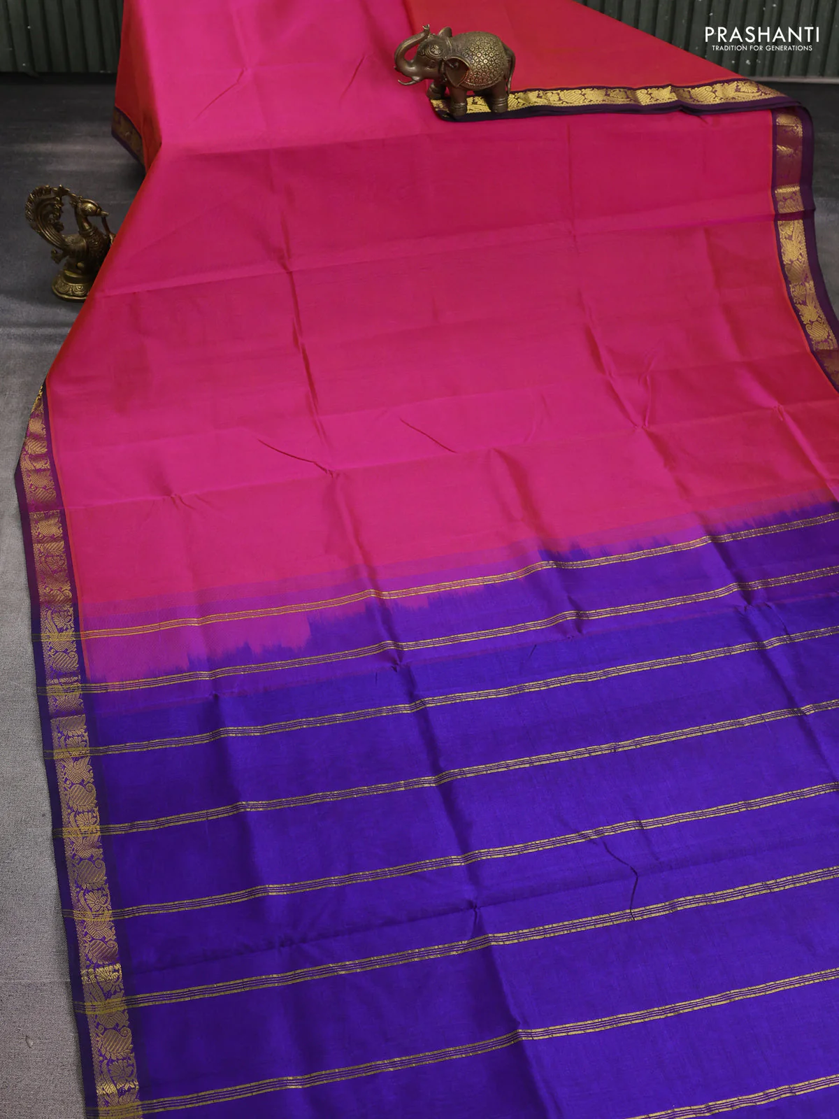 Silk cotton saree dual shade of pinkish orange and violet with plain body and zari woven border - Image 2