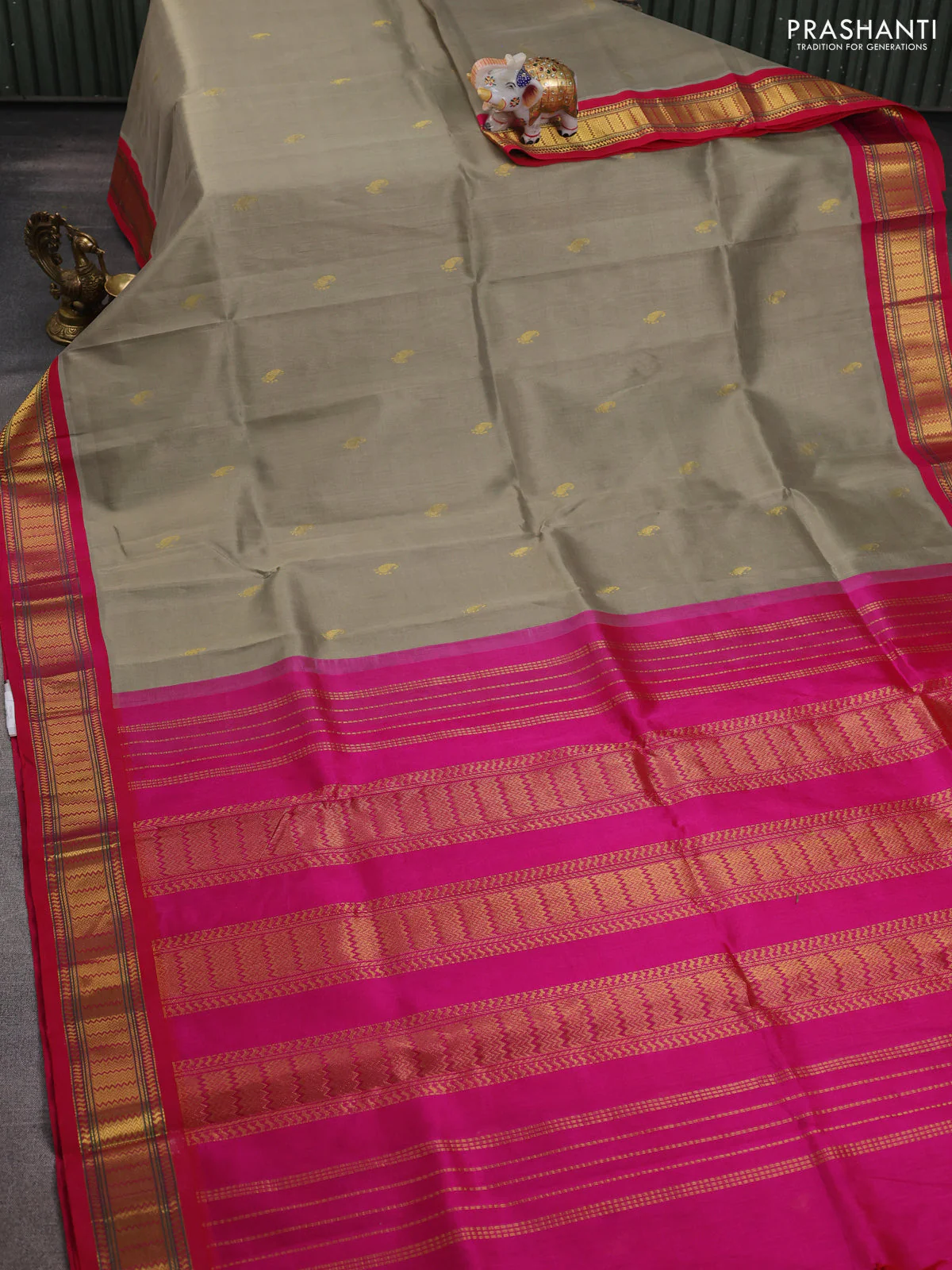Silk cotton saree elaichi green shade and pink with paisley zari woven buttas and zari woven korvai border - Image 2