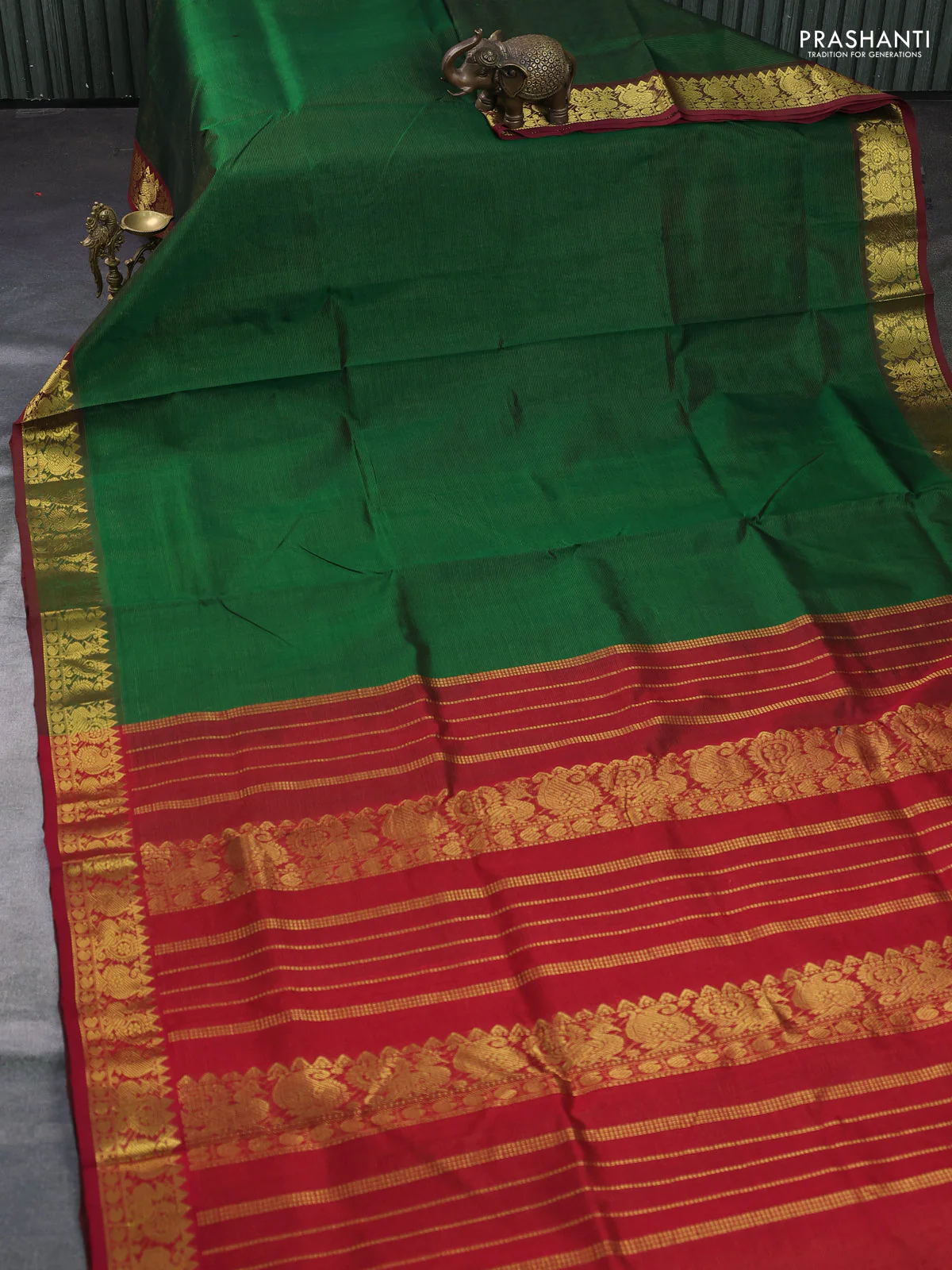 Silk cotton saree green and maroon with allover vairosi pattern and annam zari woven border - Image 2