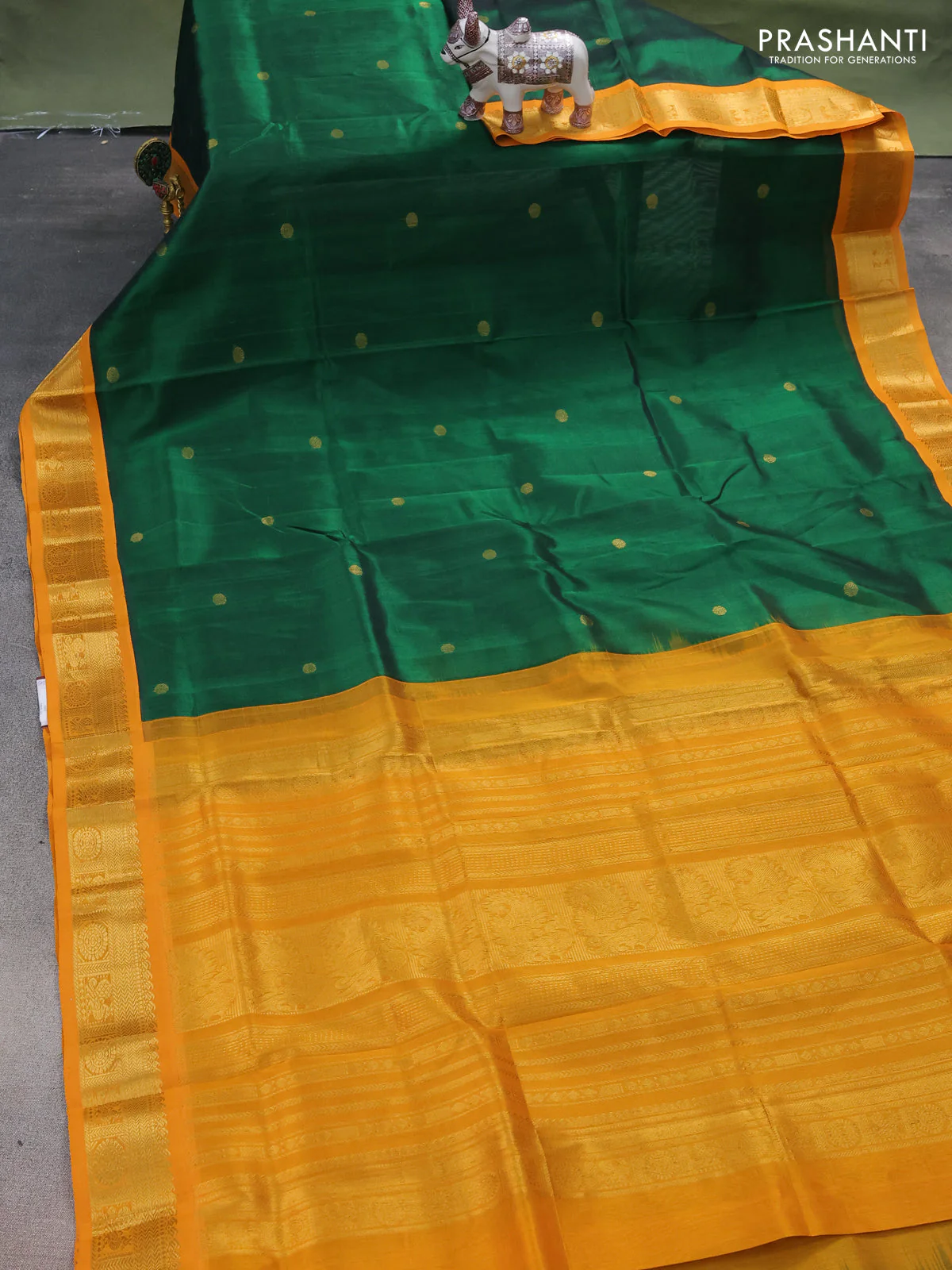 Silk cotton saree green and mustard yellow with rudhraksha zari woven buttas and zari woven korvai border - Image 2