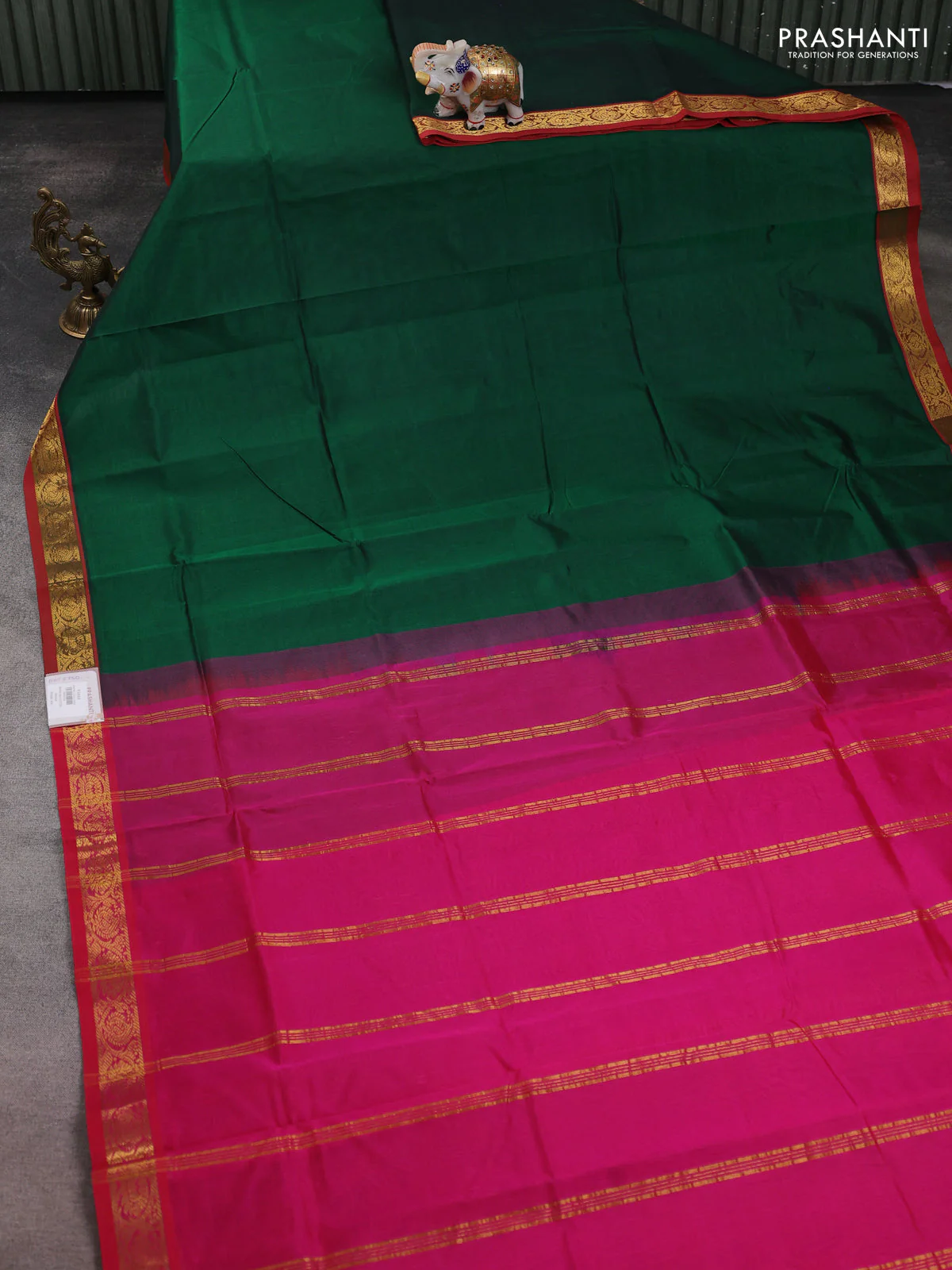 Silk cotton saree green and pink with plain body and zari woven border - Image 2