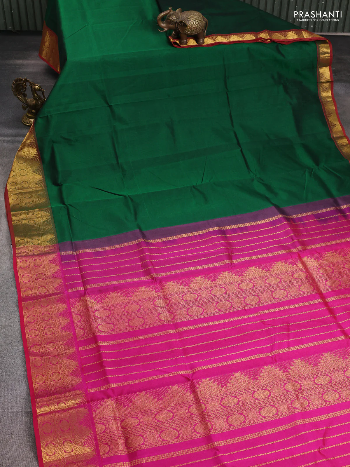 Silk cotton saree green and pink with plain body and zari woven border - Image 2