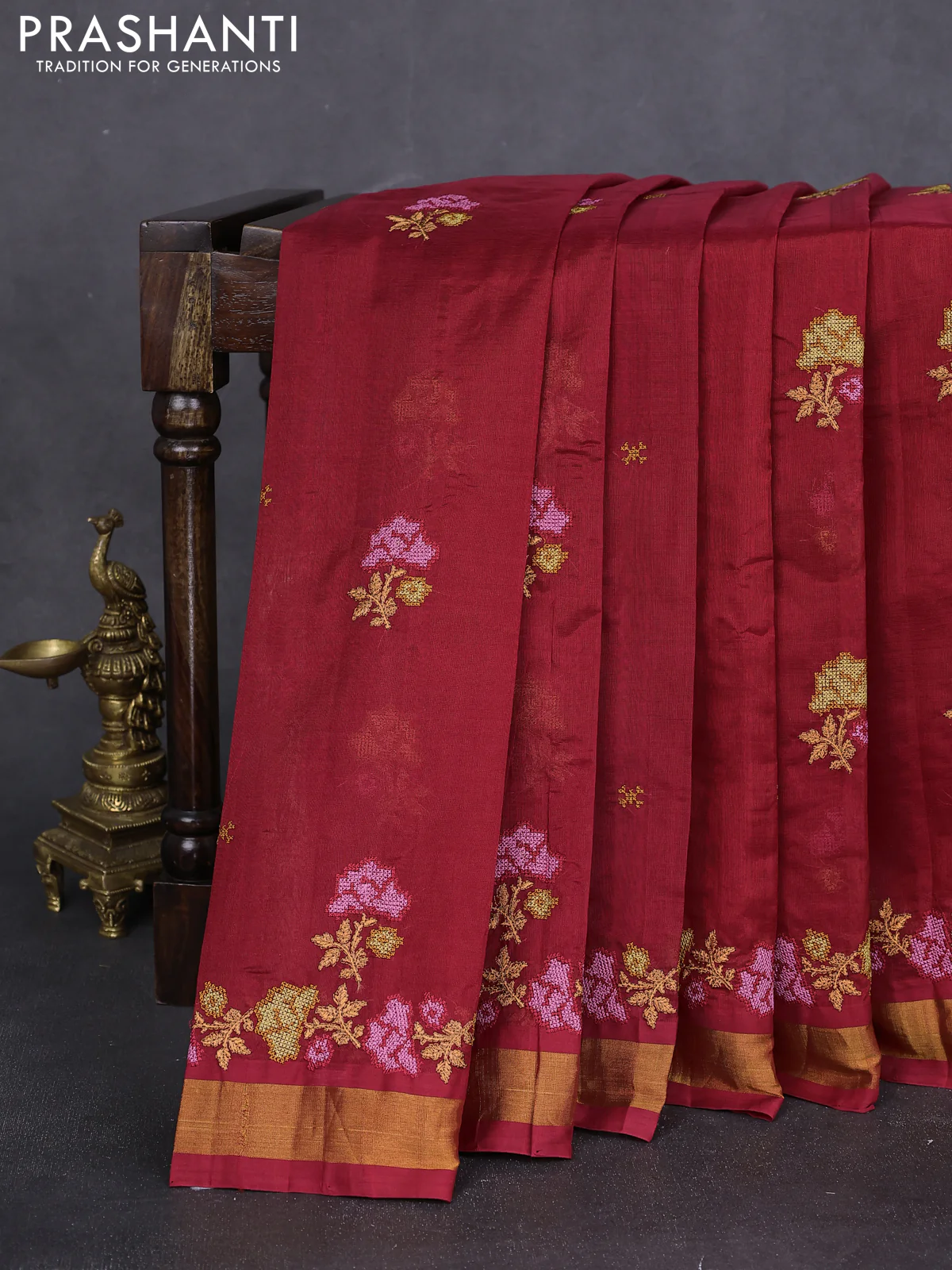 Silk cotton saree kumkum red with floral embriodery and zari woven border - Image 3