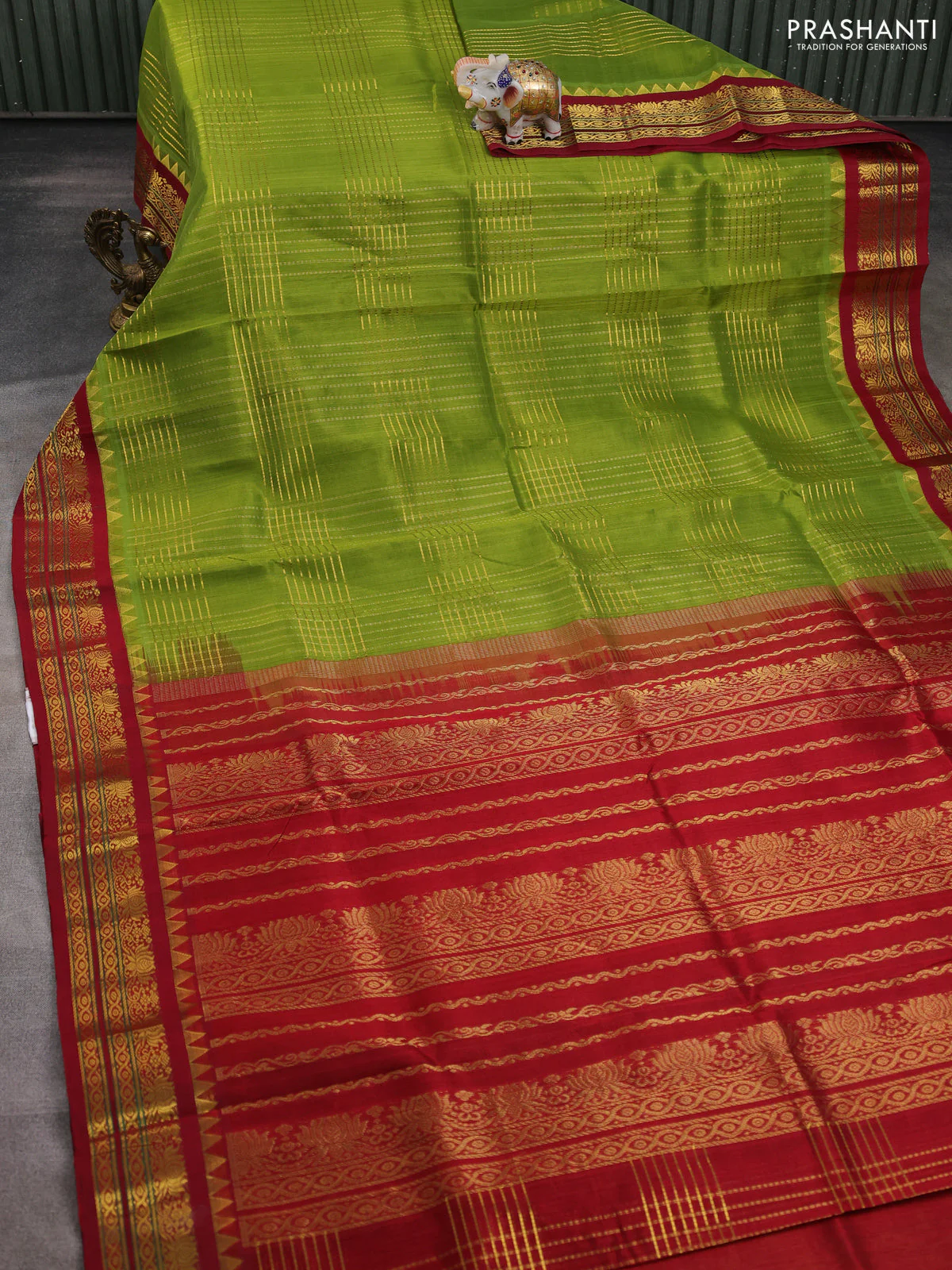 Silk cotton saree light green and maroon with allover zari woven checked pattern and temple design zari woven korvai border - Image 2