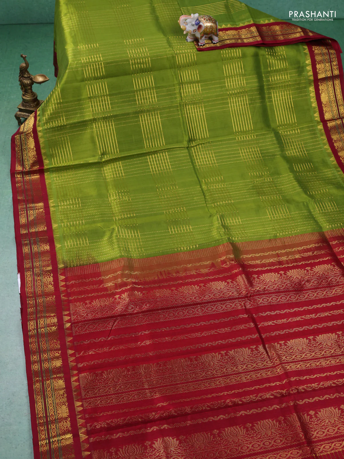 Silk cotton saree light green and maroon with allover zari woven checked pattern and zari woven korvai border - Image 2