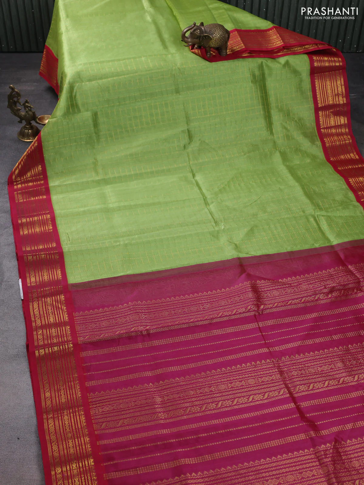 Silk cotton saree light green and pink with allover zari checked pattern and zari woven korvai border - Image 2