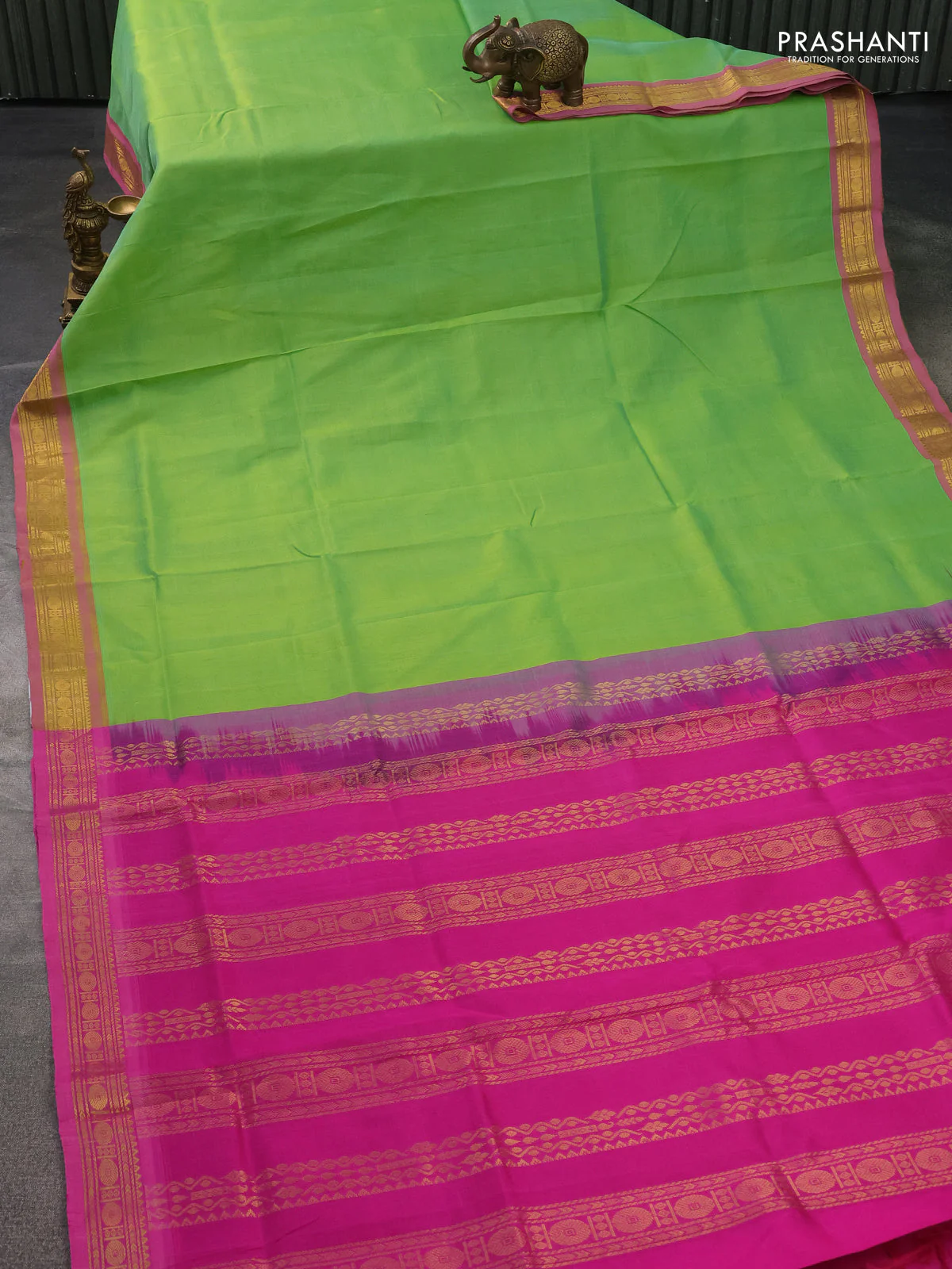 Silk cotton saree light green and pink with plain body and zari woven border - Image 2