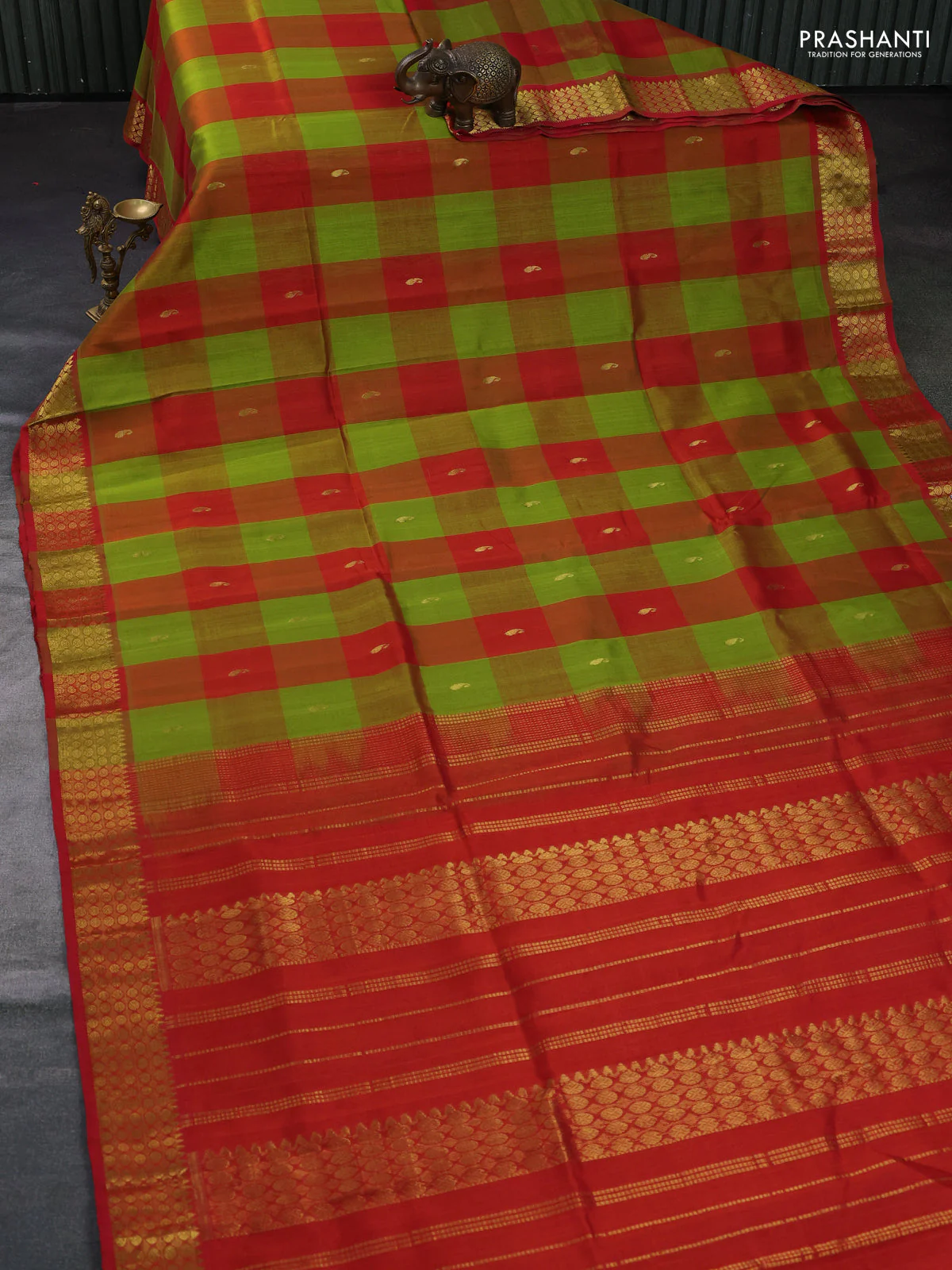 Silk cotton saree light green and red with allover paalum pazhamum checks & buttas and zari woven border - Image 2