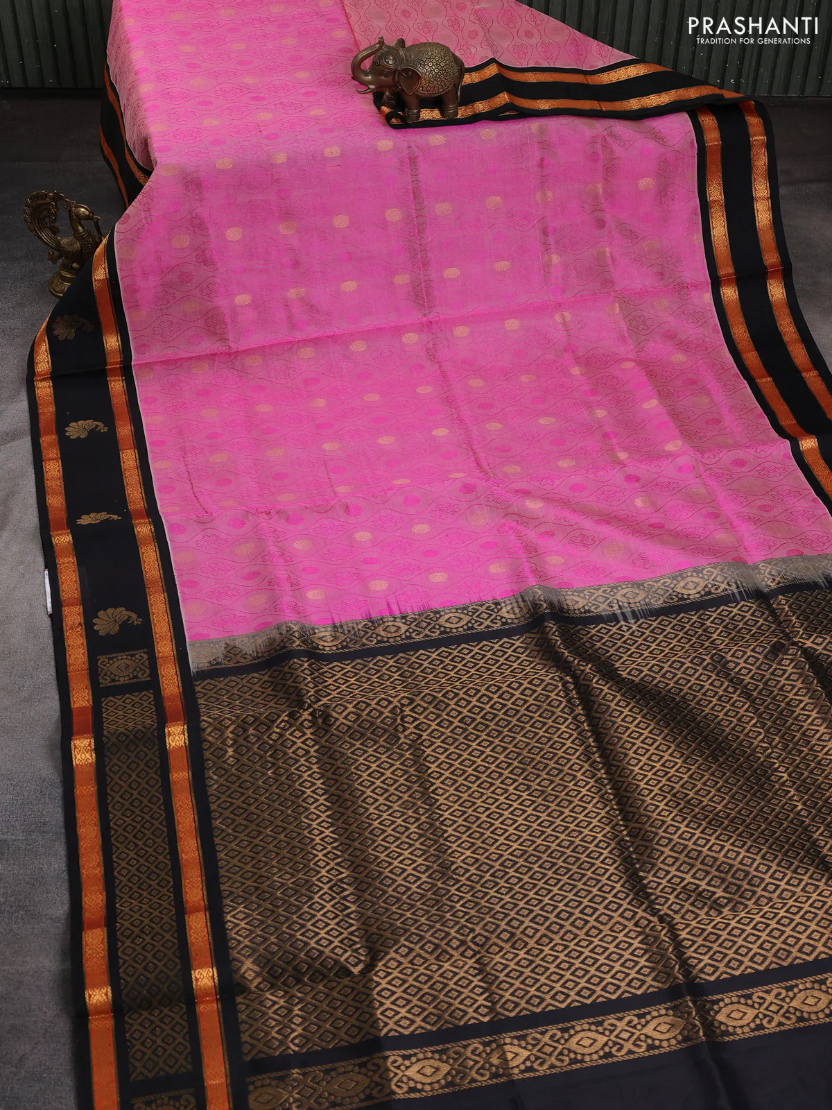 Silk cotton saree light pink and black with allover self emboss & zari buttas and rettapet zari woven korvai border - Image 2
