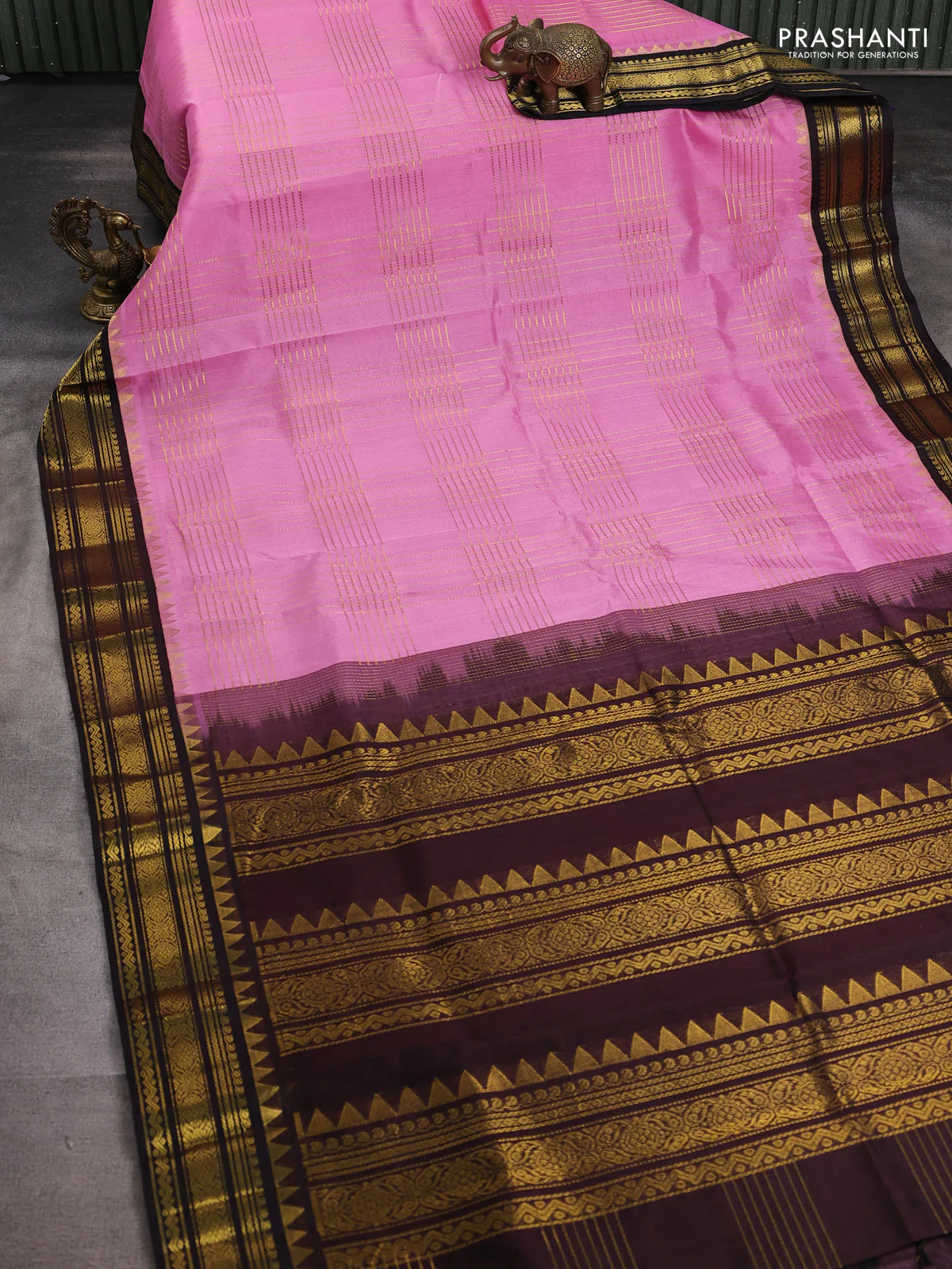 Silk cotton saree light pink and deep coffee brown with allover zari checked pattern and zari woven korvai border - Image 2