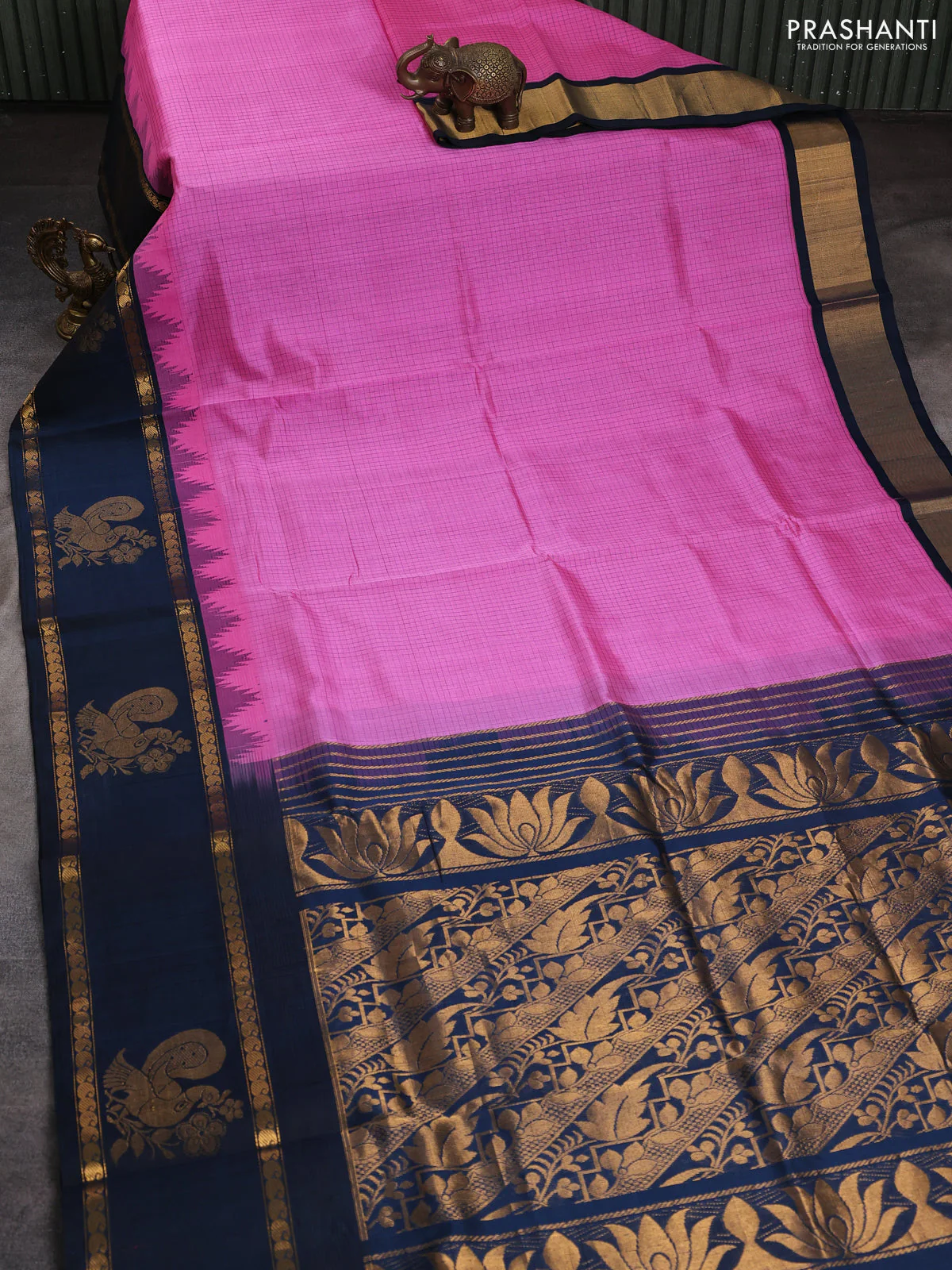 Silk cotton saree light pink and peacock green with allover checked pattern and temple design rettapet zari korvai border - Image 2