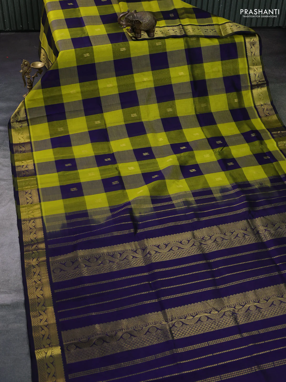Silk cotton saree lime green and navy blue with allover paalum pazhamum checks & buttas and zari woven border - Image 2