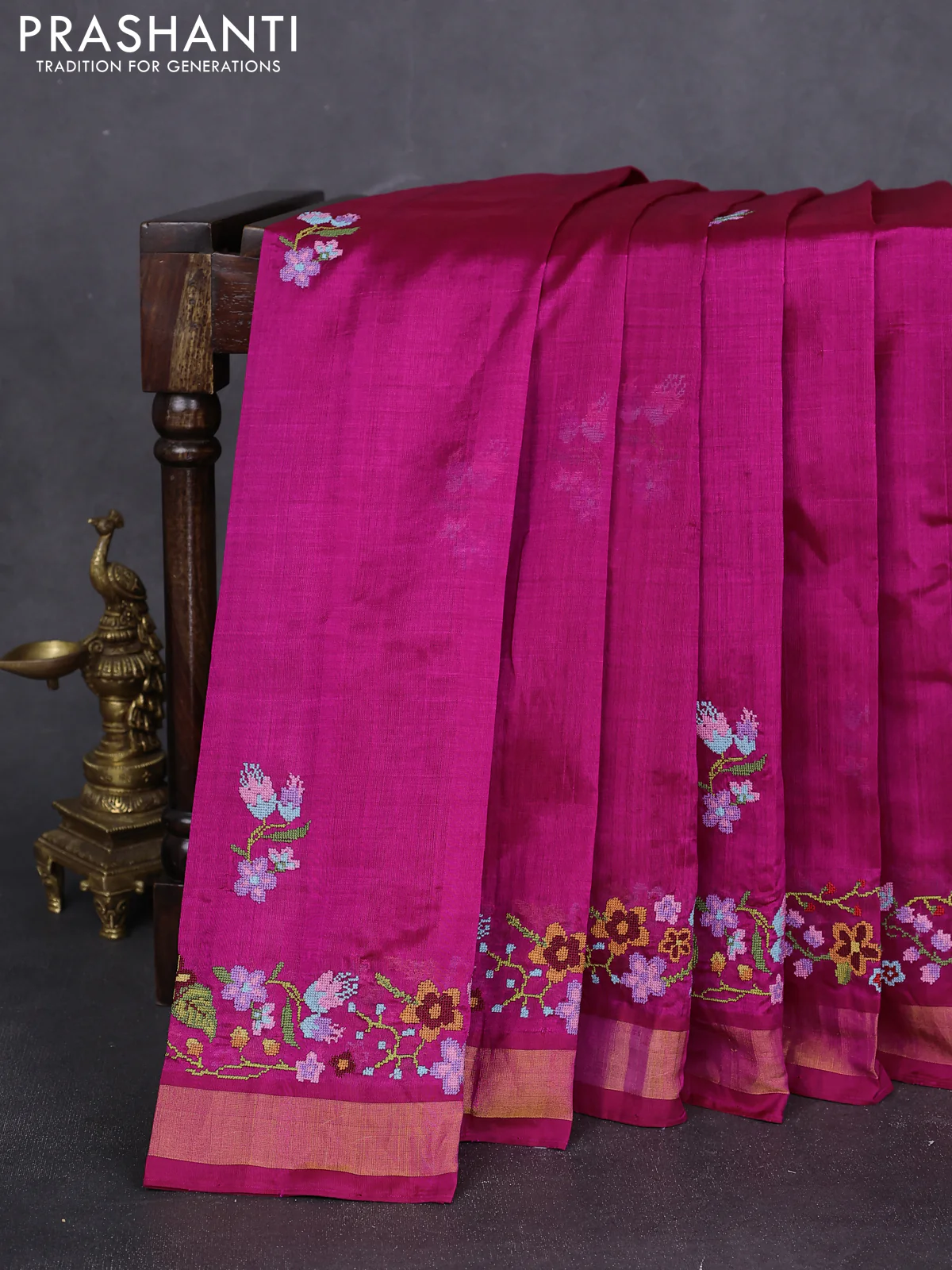 Silk cotton saree magenta pink with floral embriodery and zari woven border - Image 3