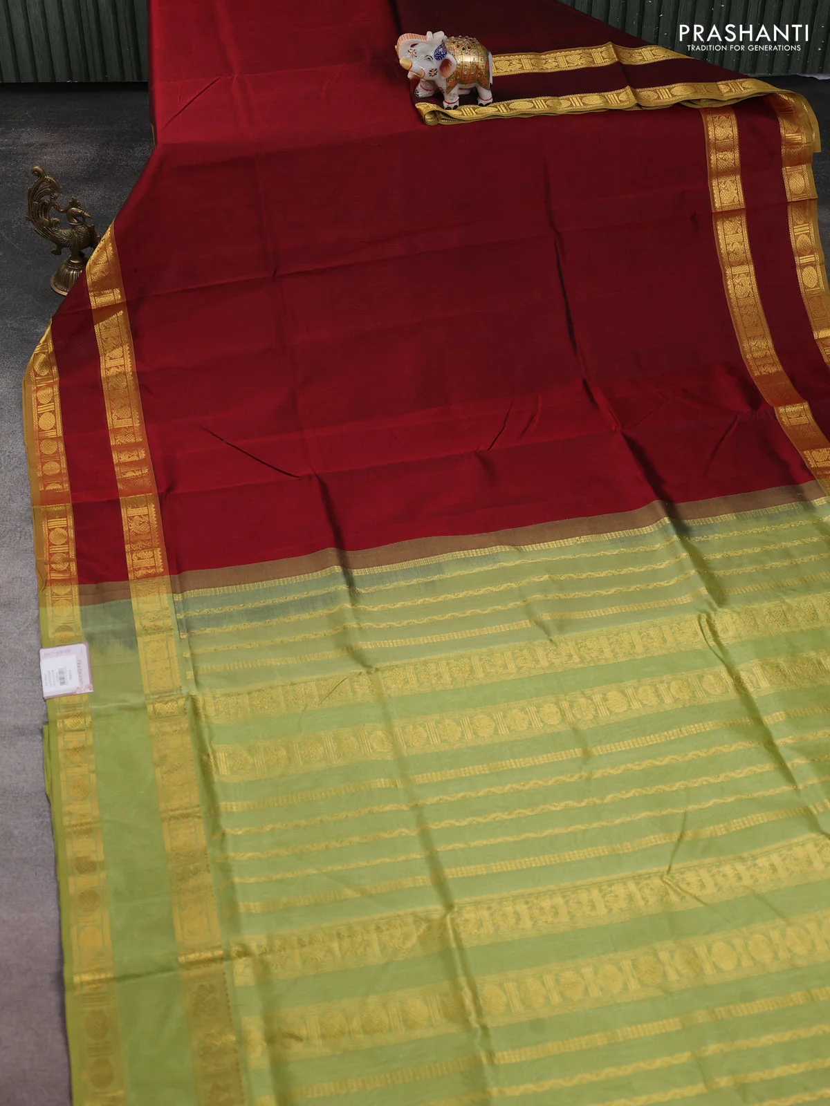 Silk cotton saree maroon and elaichi green with plain body and rettapet zari woven border - Image 2