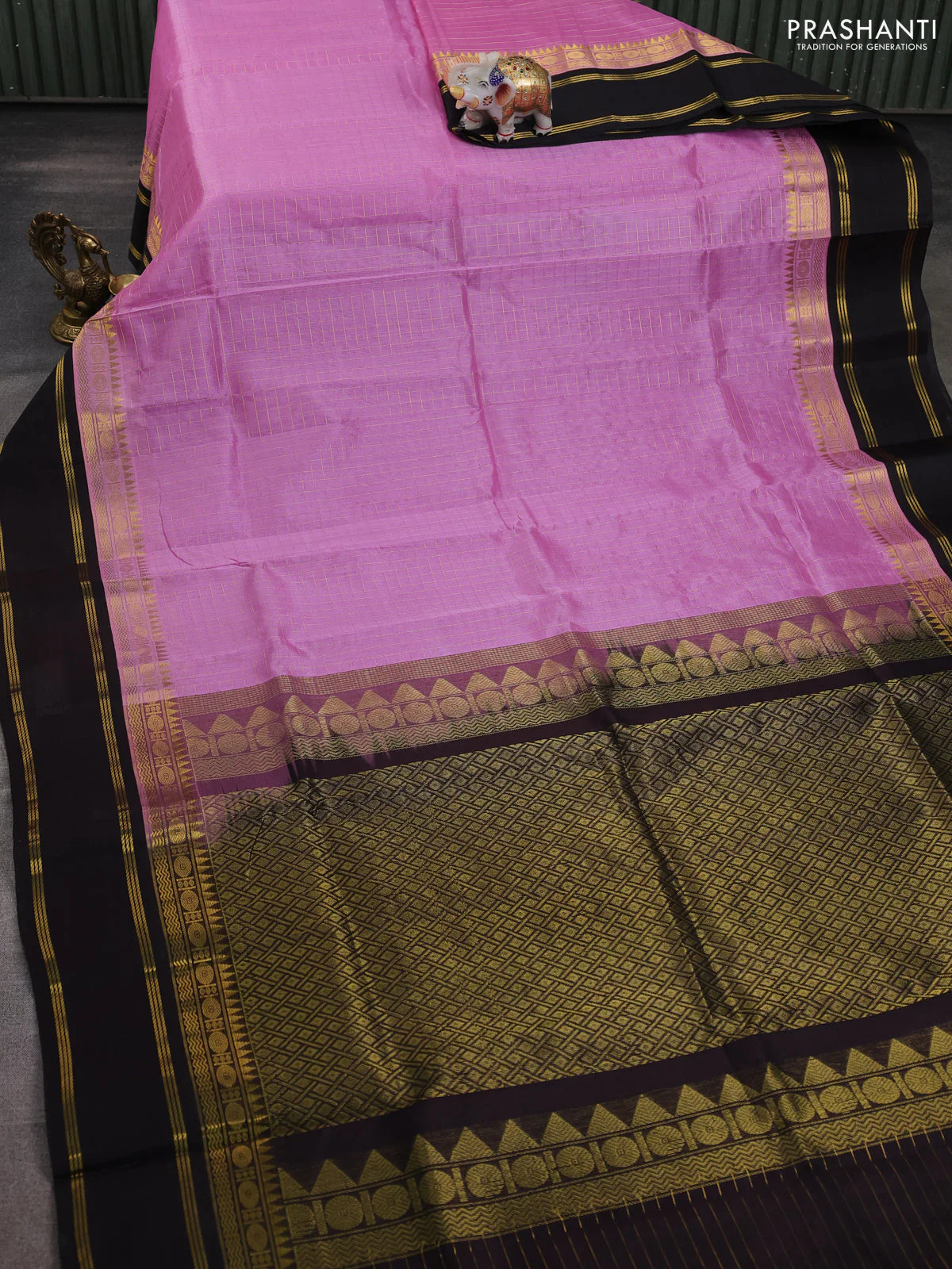Silk cotton saree mild lavender and black with allover zari woven checked pattern and long rettapet zari woven border - Image 2