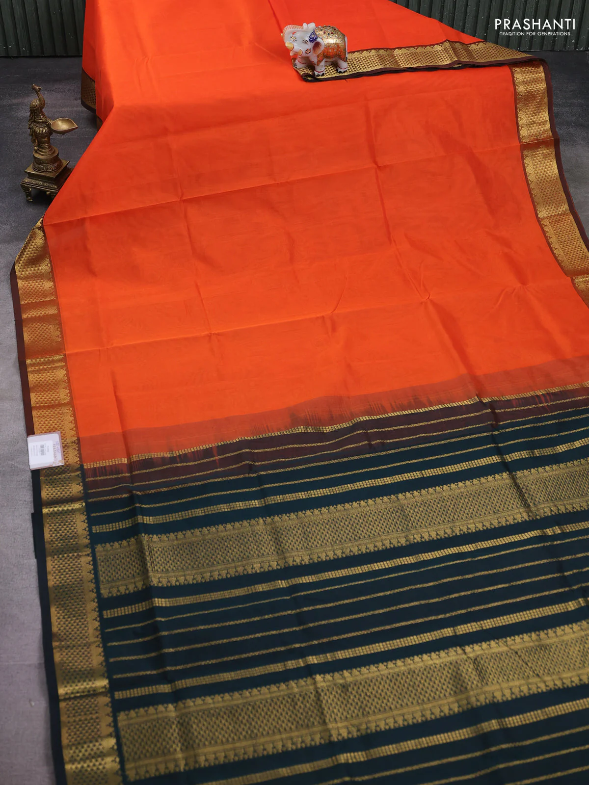Silk cotton saree orange and bottle green with plain body and temple zari woven border - Image 2