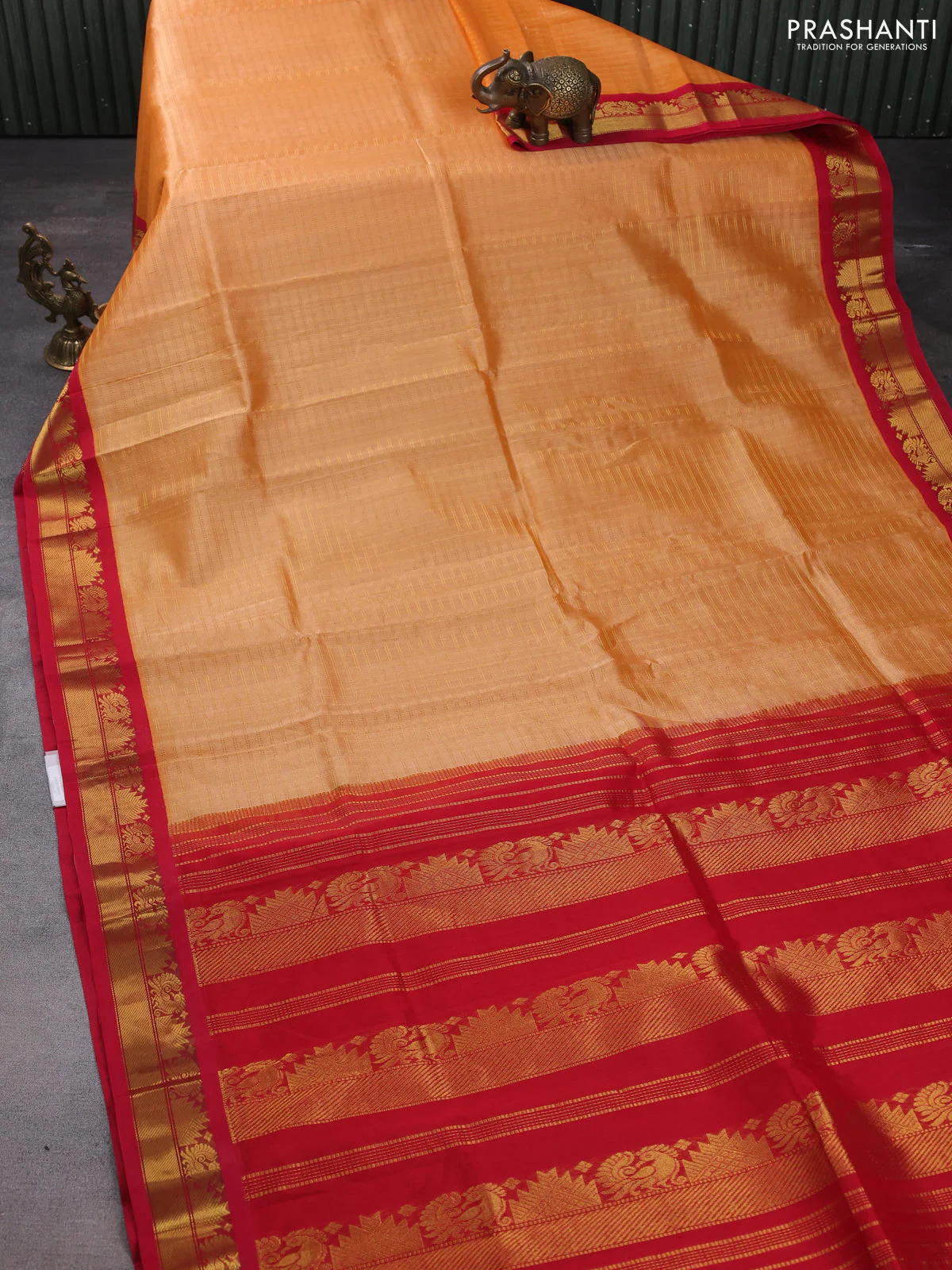 Silk cotton saree pale orange and red with allover zari woven checked pattern and zari woven korvai border - Image 2