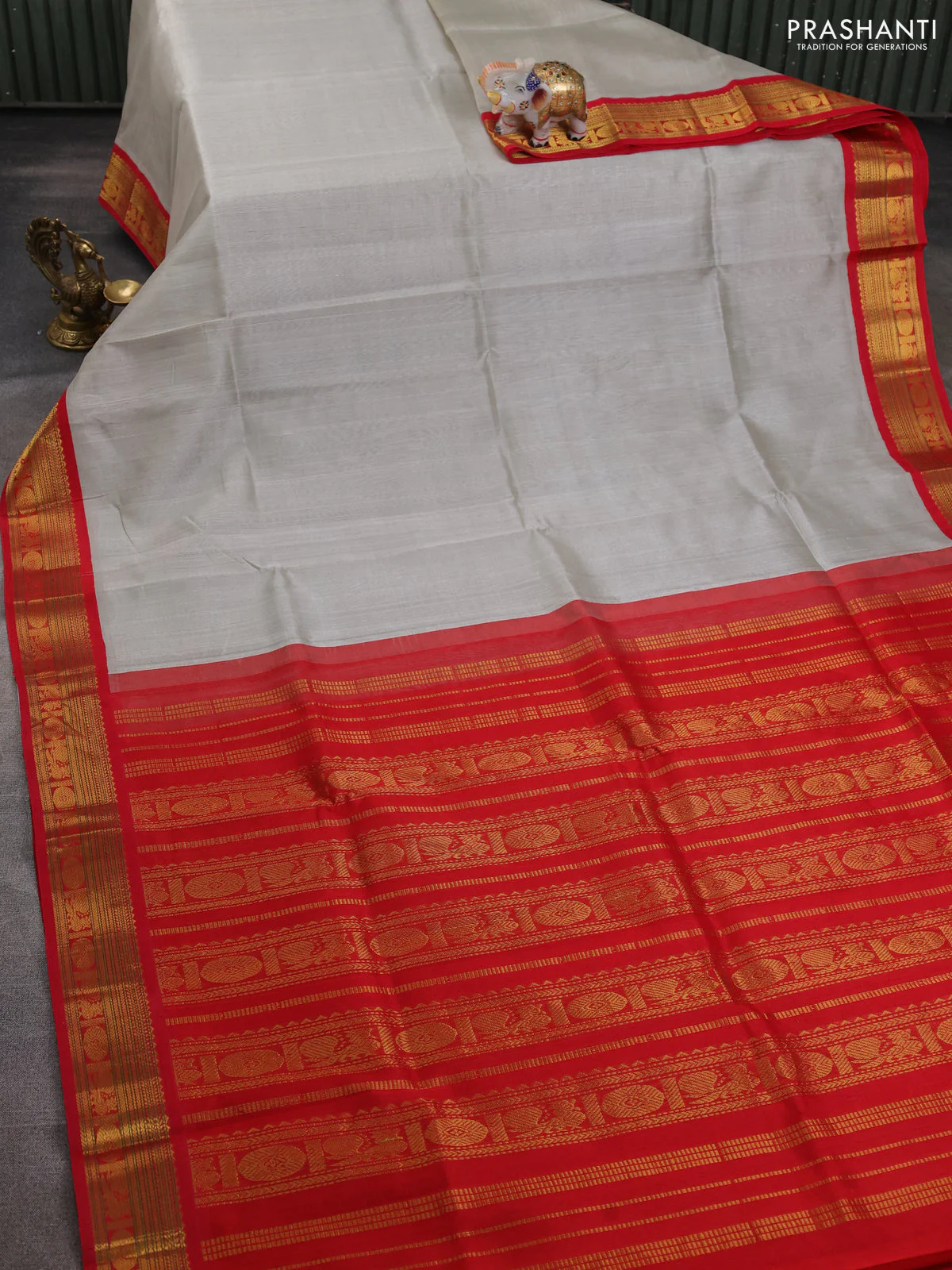 Silk cotton saree pastel grey and red with plain body and zari woven korvai border - Image 2