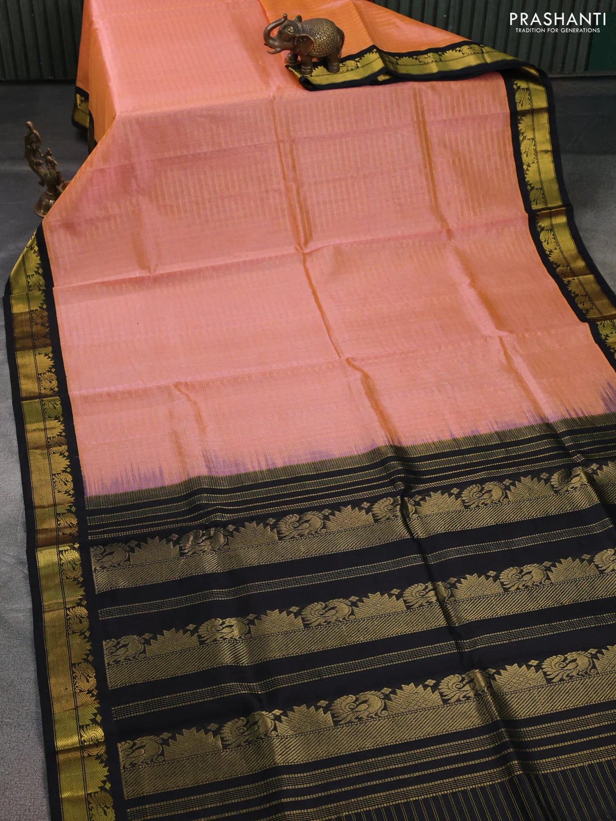 Silk cotton saree peach pink and black with allover zari checked pattern and zari woven korvai border - Image 2