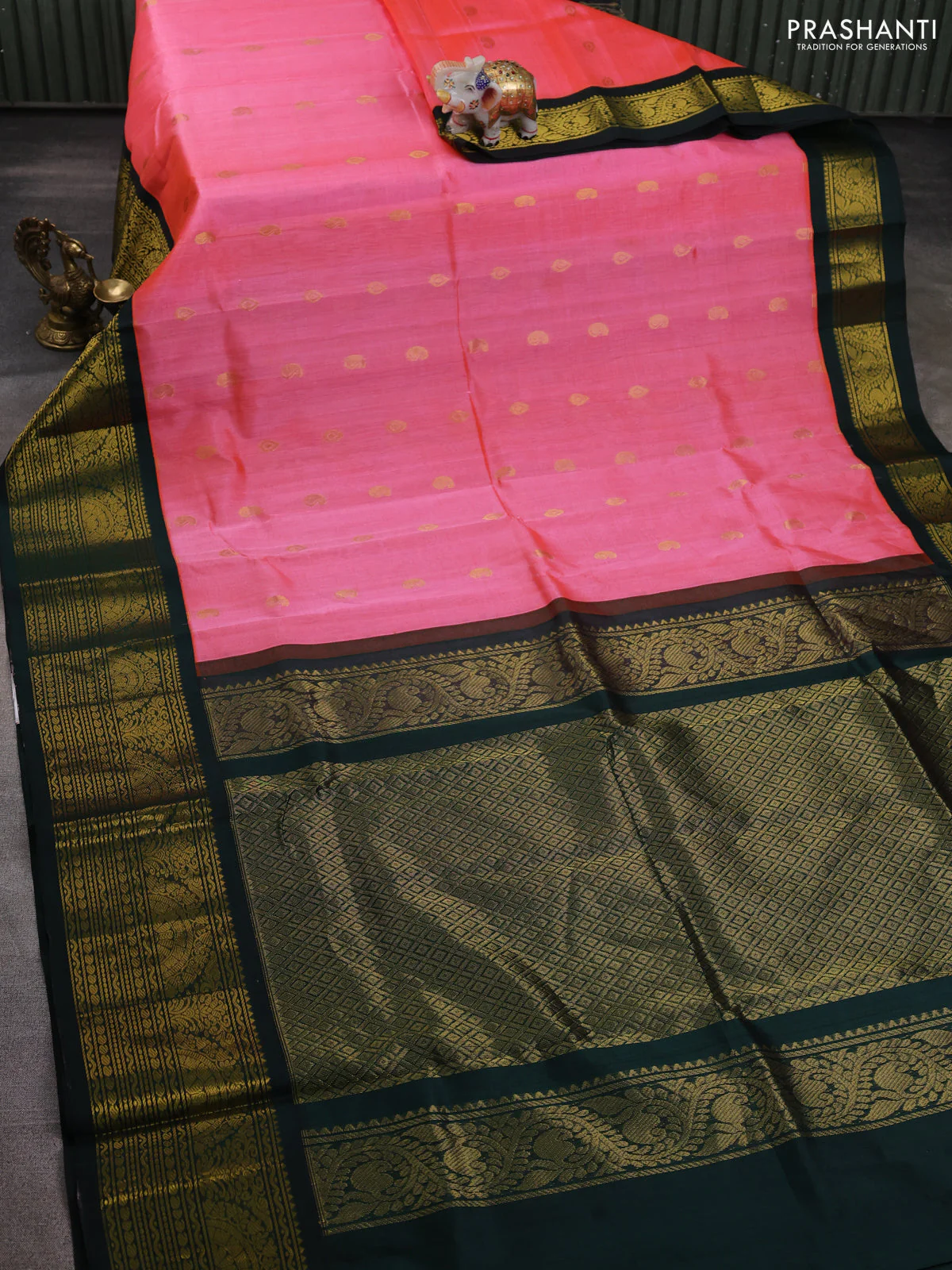 Silk cotton saree peach pink and bottle green with paisley zari woven buttas and long zari woven korvai border - Image 2