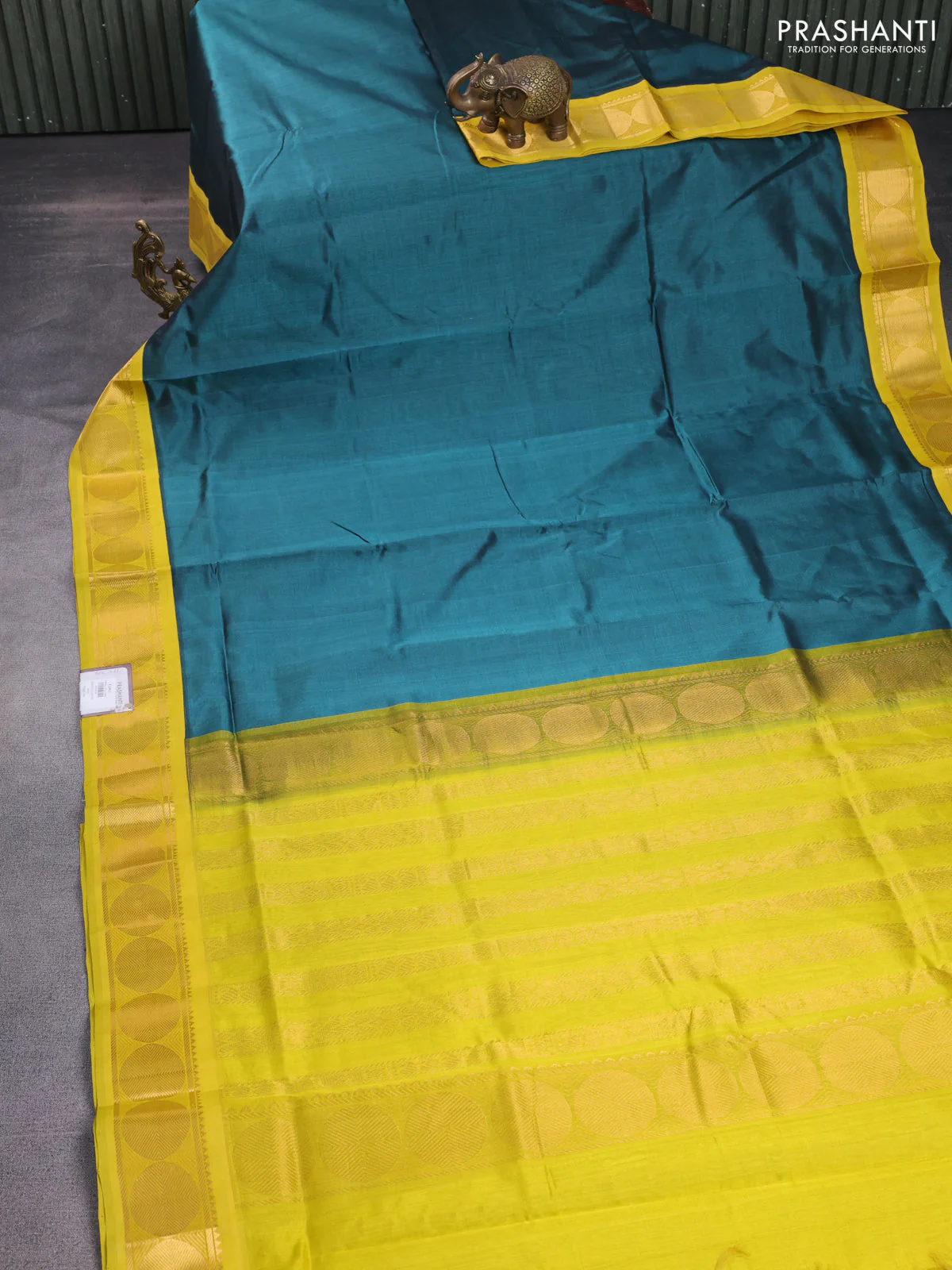 Silk cotton saree peacock green shade and mustard yellow with plain body and rudhraksha zari woven korvai border - Image 2