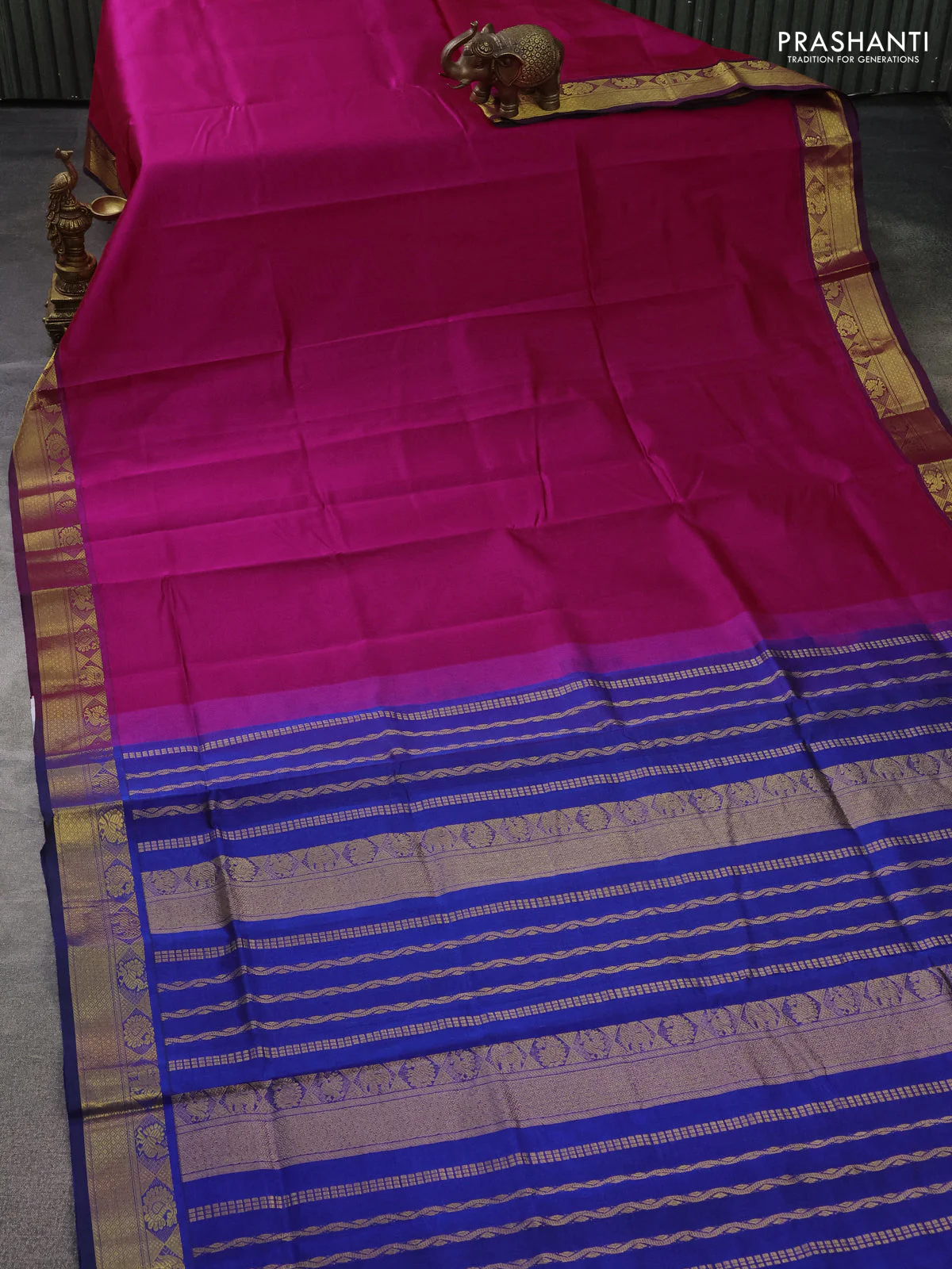 Silk cotton saree pink and blue with plain body and zari woven border - Image 2