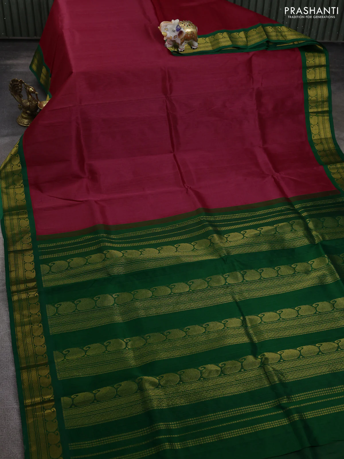 Silk cotton saree pink and green with plain body and paisley zari woven korvai border - Image 2