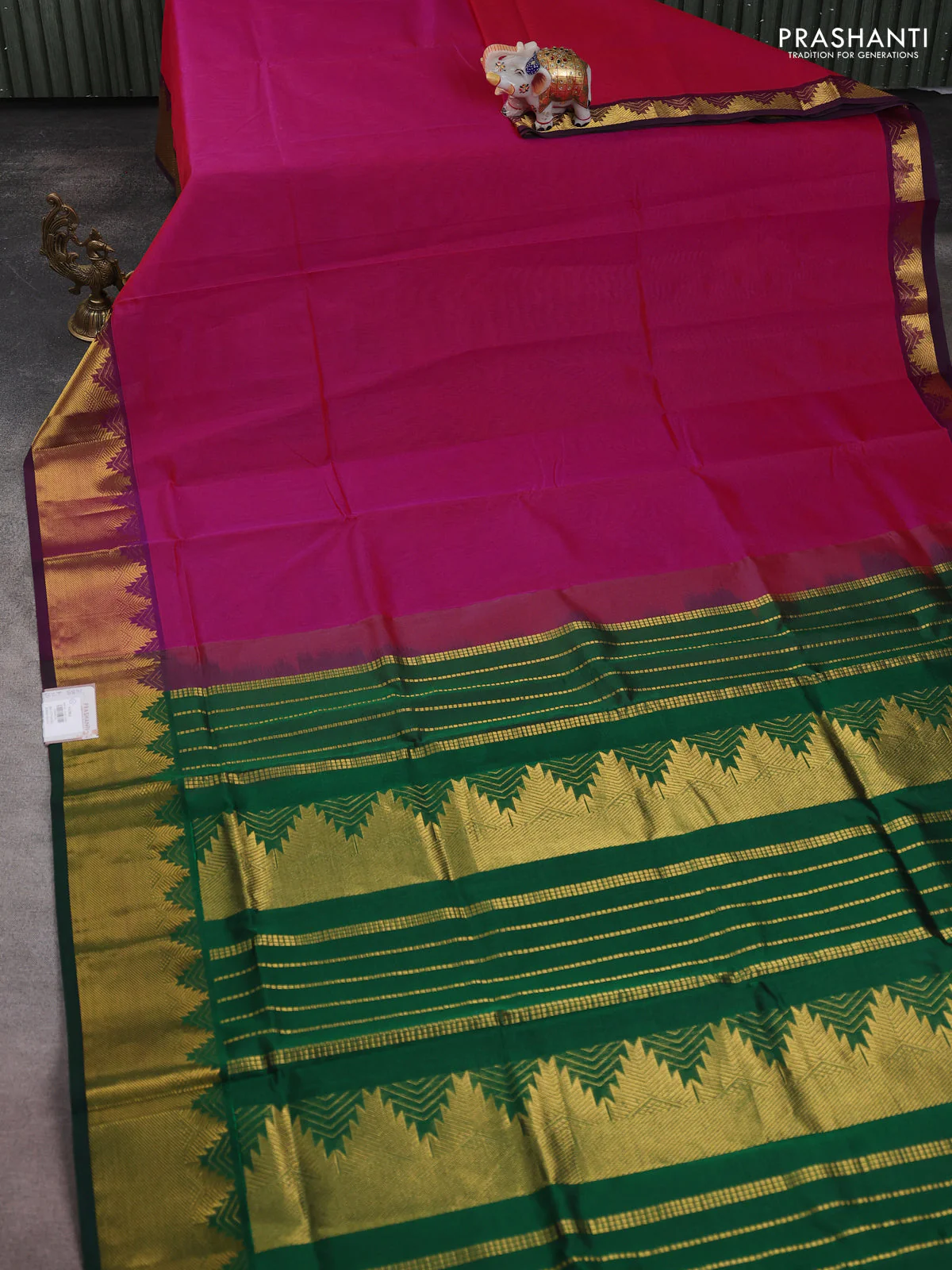 Silk cotton saree pink and green with plain body and zari woven border - Image 2