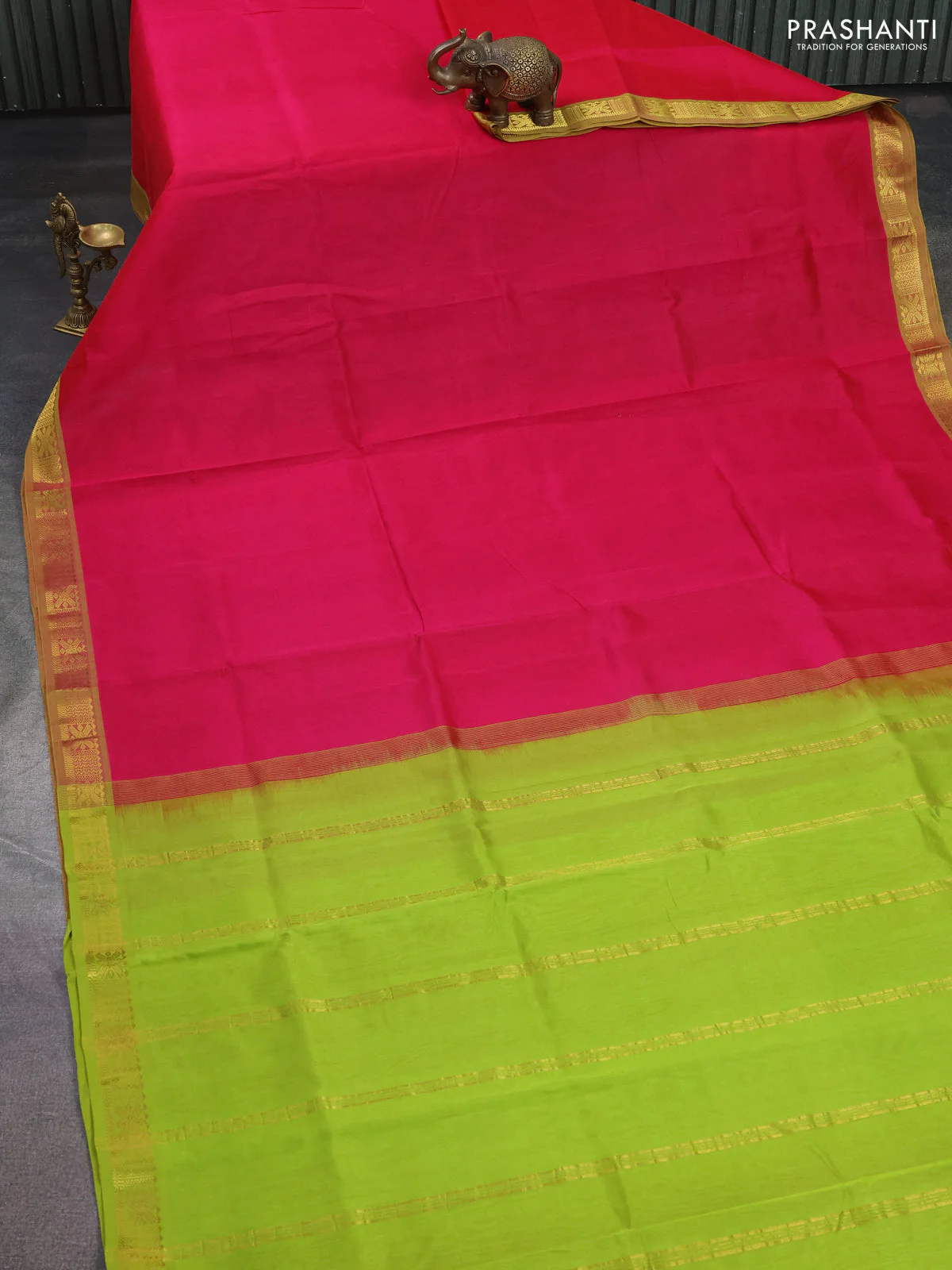 Silk cotton saree pink and light green with plain body and zari woven border - Image 2