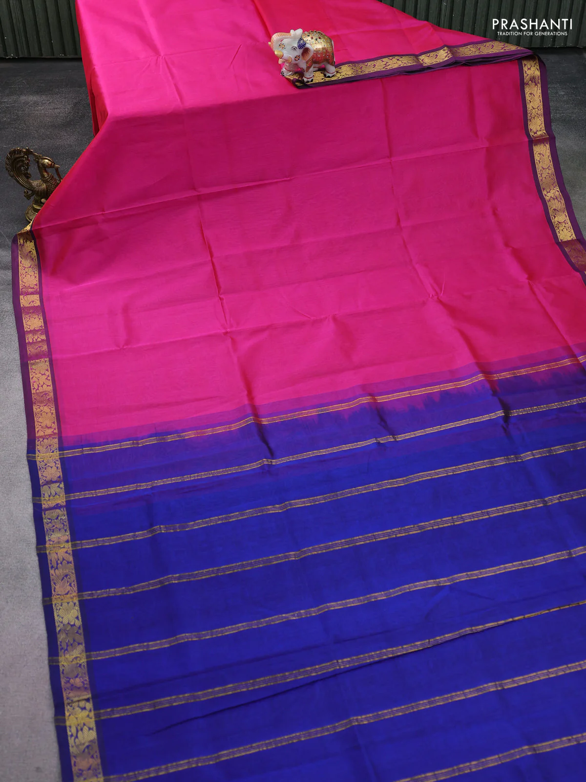 Silk Cotton saree pink and navy blue with plain body and zari woven border - Image 2