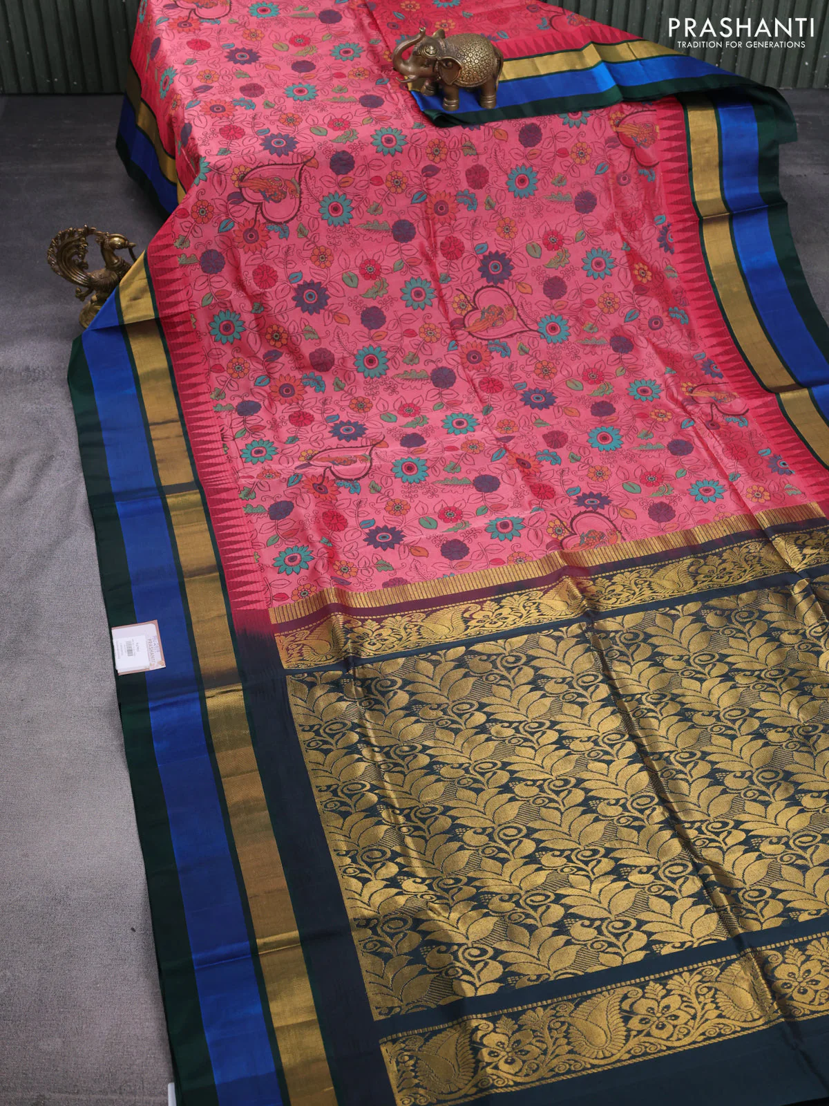Silk cotton saree pink shade and bottle green with allover kalamkari prints and temple design zari woven simple border - Image 2