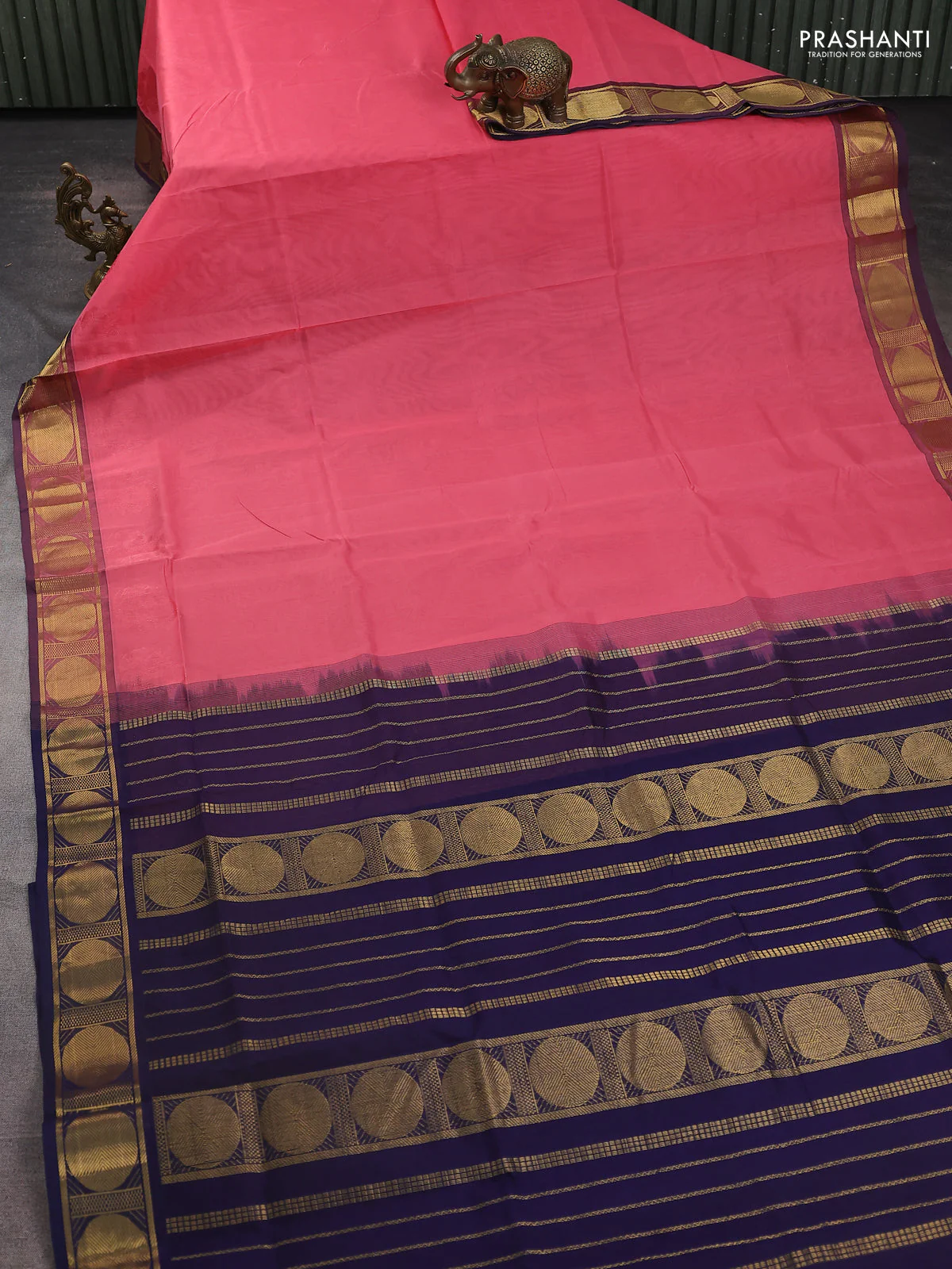 Silk Cotton saree pink shade and navy blue with plain body and rudhraksha zari woven border - Image 2