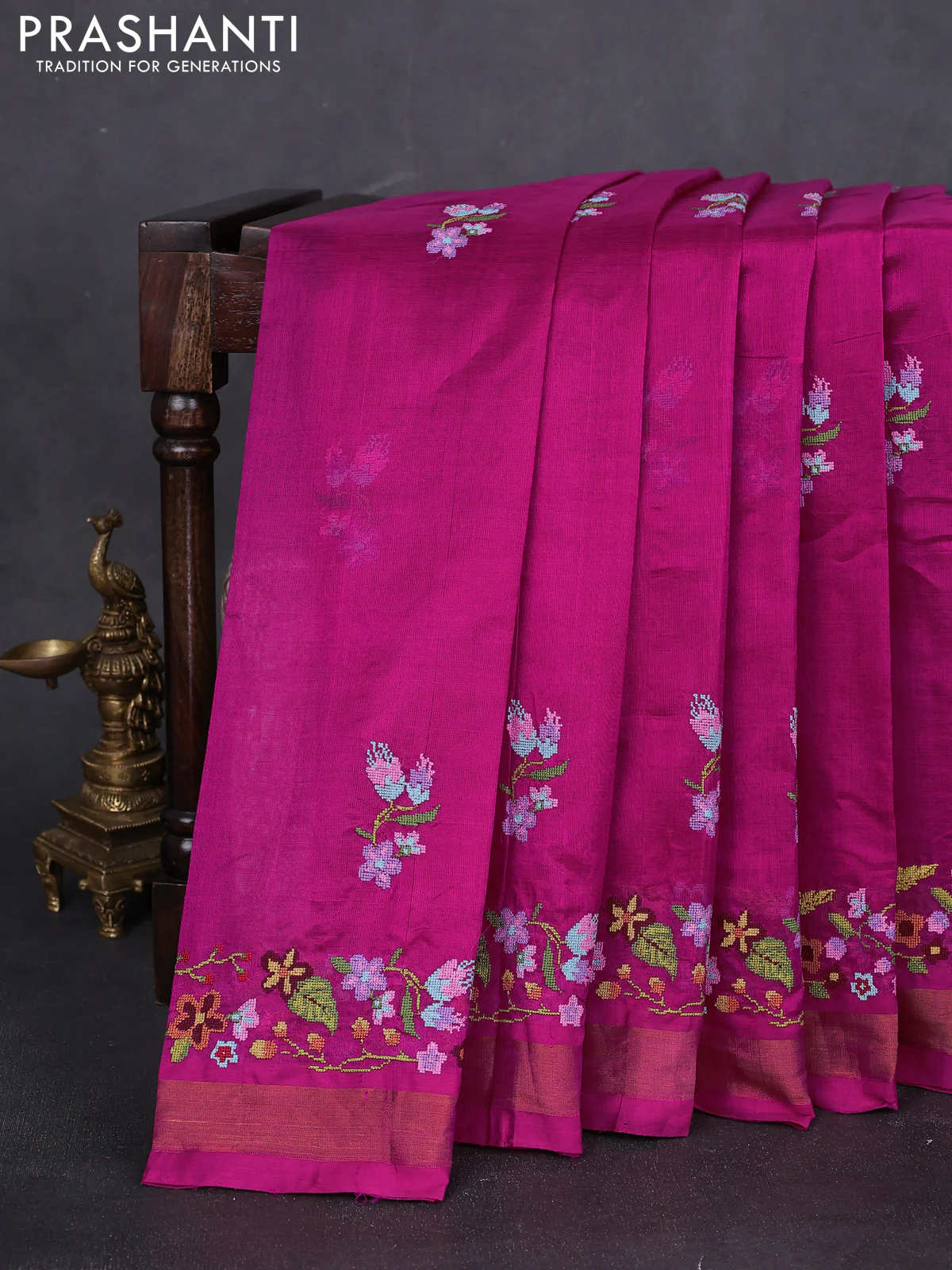 Silk cotton saree pink with floral embriodery and zari woven border - Image 2