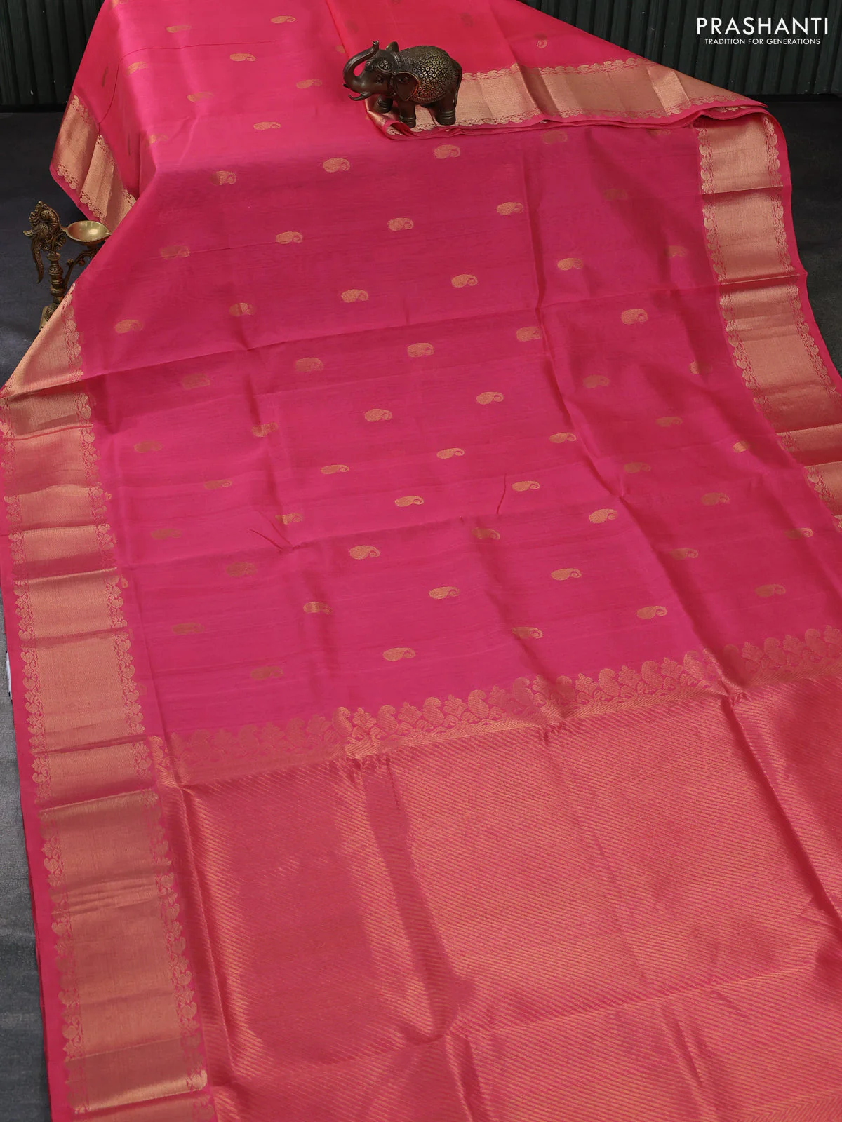 Silk cotton saree pink with paisely zari woven buttas and zari woven border - Image 2