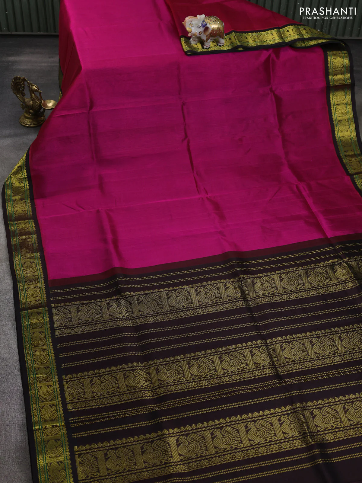 Silk cotton saree rani pink and deep coffee brown with plain body and annam zari woven korvai border - Image 2