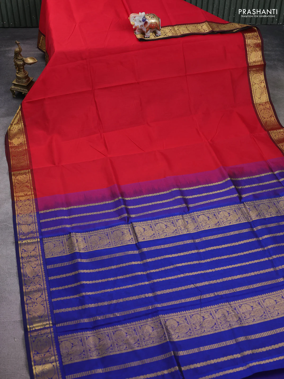 Silk cotton saree red and blue with plain body and annam & paisley zari woven border - Image 2
