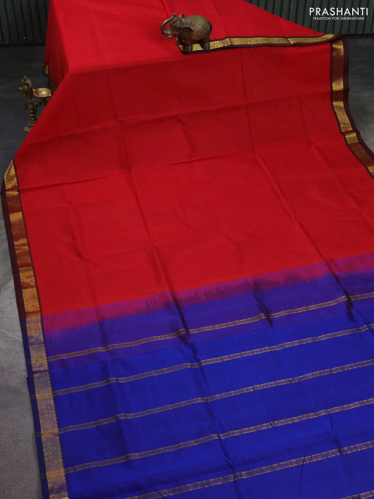 Silk cotton saree red and blue with plain body and paisley zari woven border - Image 2