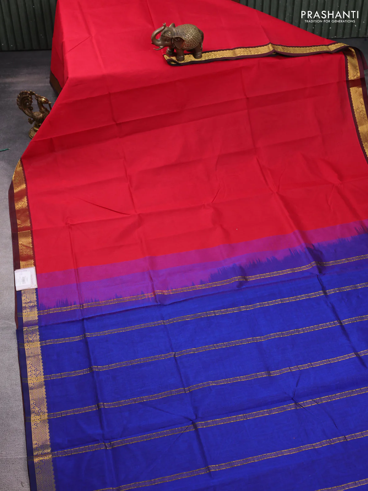 Silk cotton saree red and blue with plain body and zari woven border - Image 2