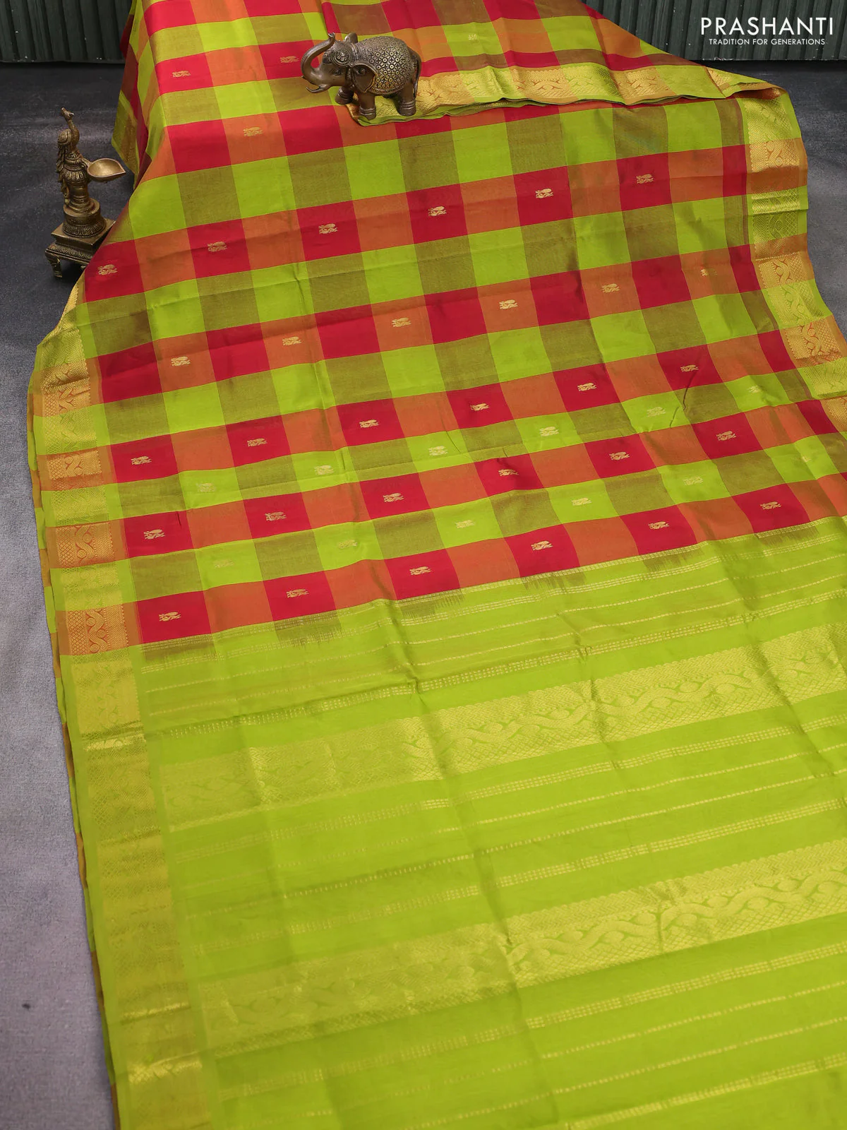 silk cotton saree red and light green with allover paalum pazhamum checked pattern & zari woven buttas and zari woven border - Image 2