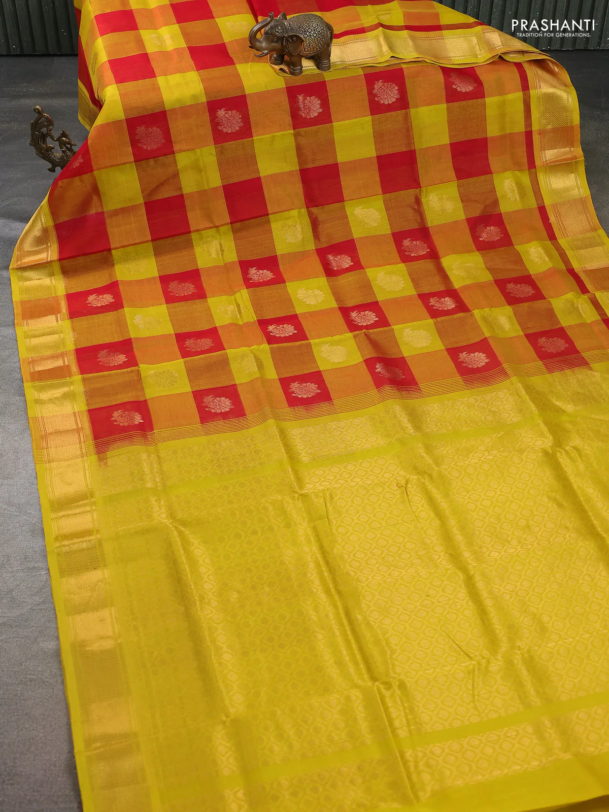 silk cotton saree red and lime green with allover paalum pazhamum checked pattern & floral zari woven buttas and zari woven border - Image 2
