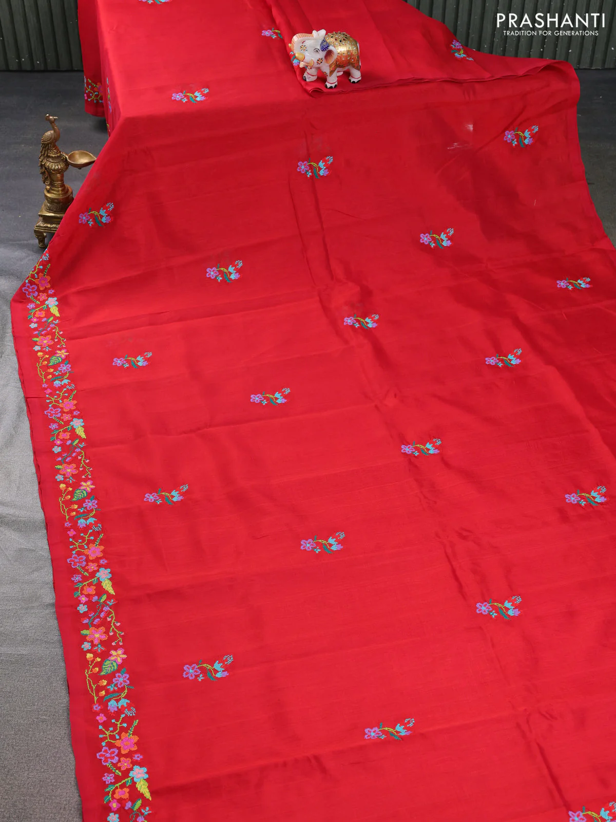 Silk cotton saree red with embroidery buttas and embroidery work border - Image 2